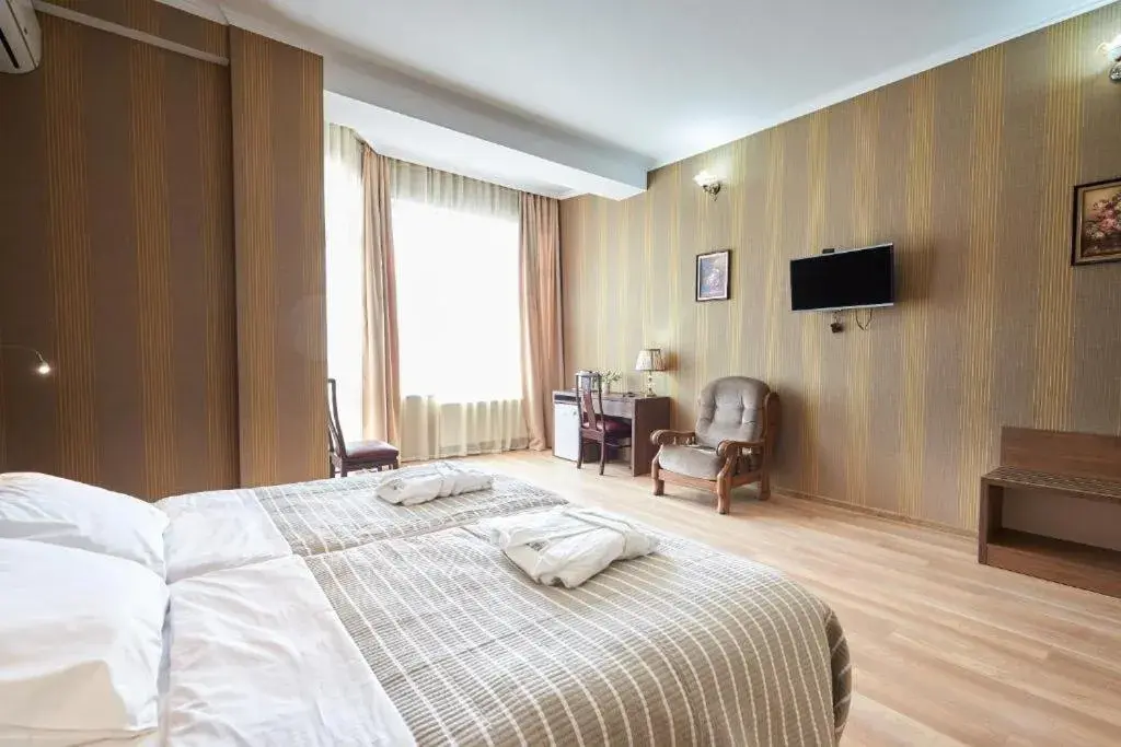 Comfort Triple Room - single occupancy in The Hilltop Skyline Hotel Comfort Triple Room - single occupancy in The Hilltop Skyline Hotel