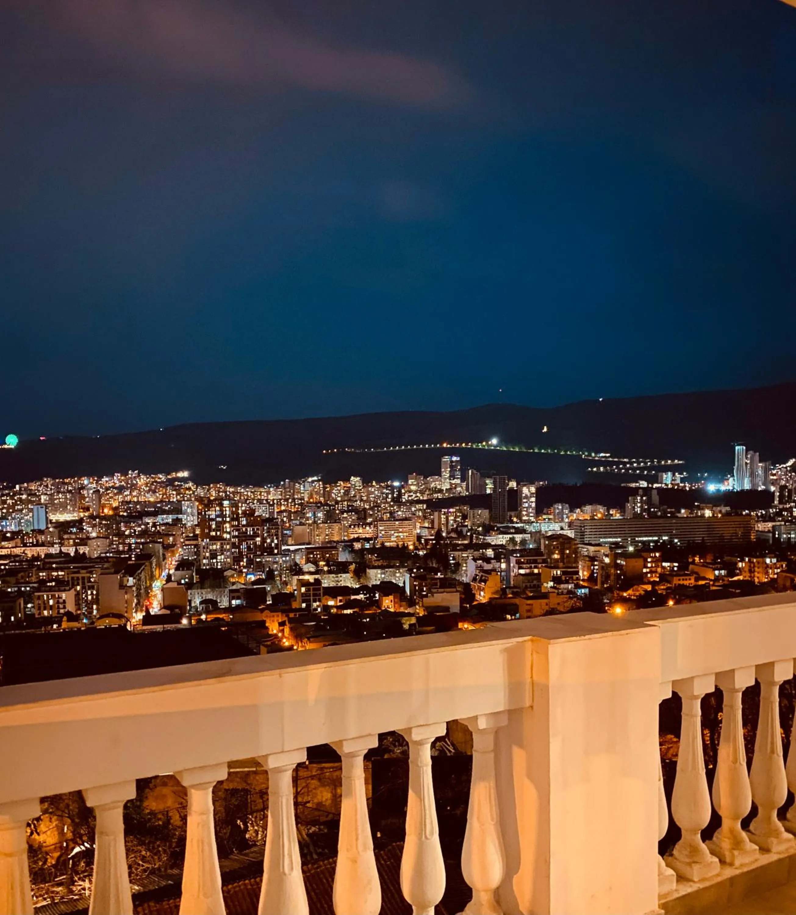 Balcony/Terrace in The Hilltop Skyline Hotel