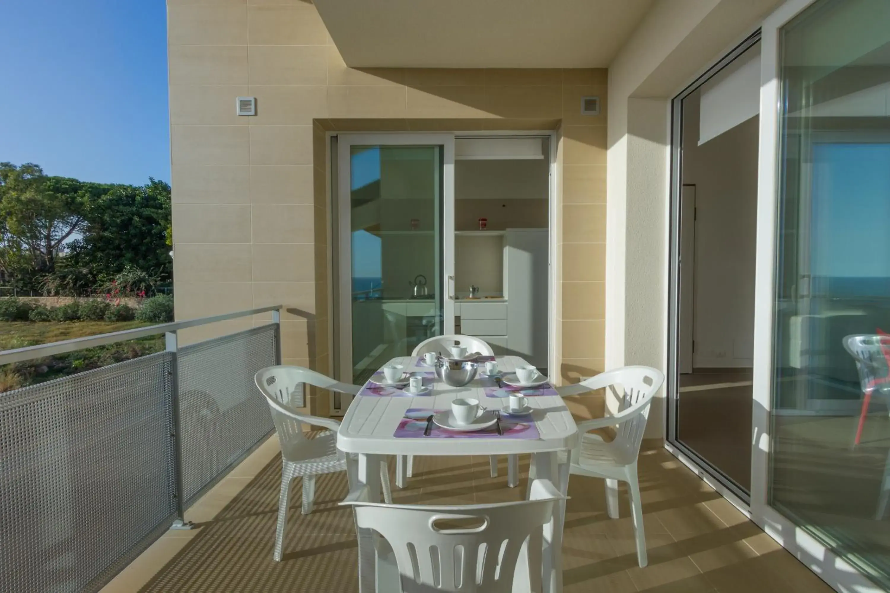 Balcony/Terrace, Restaurant/Places to Eat in Appartamenti Sud Est