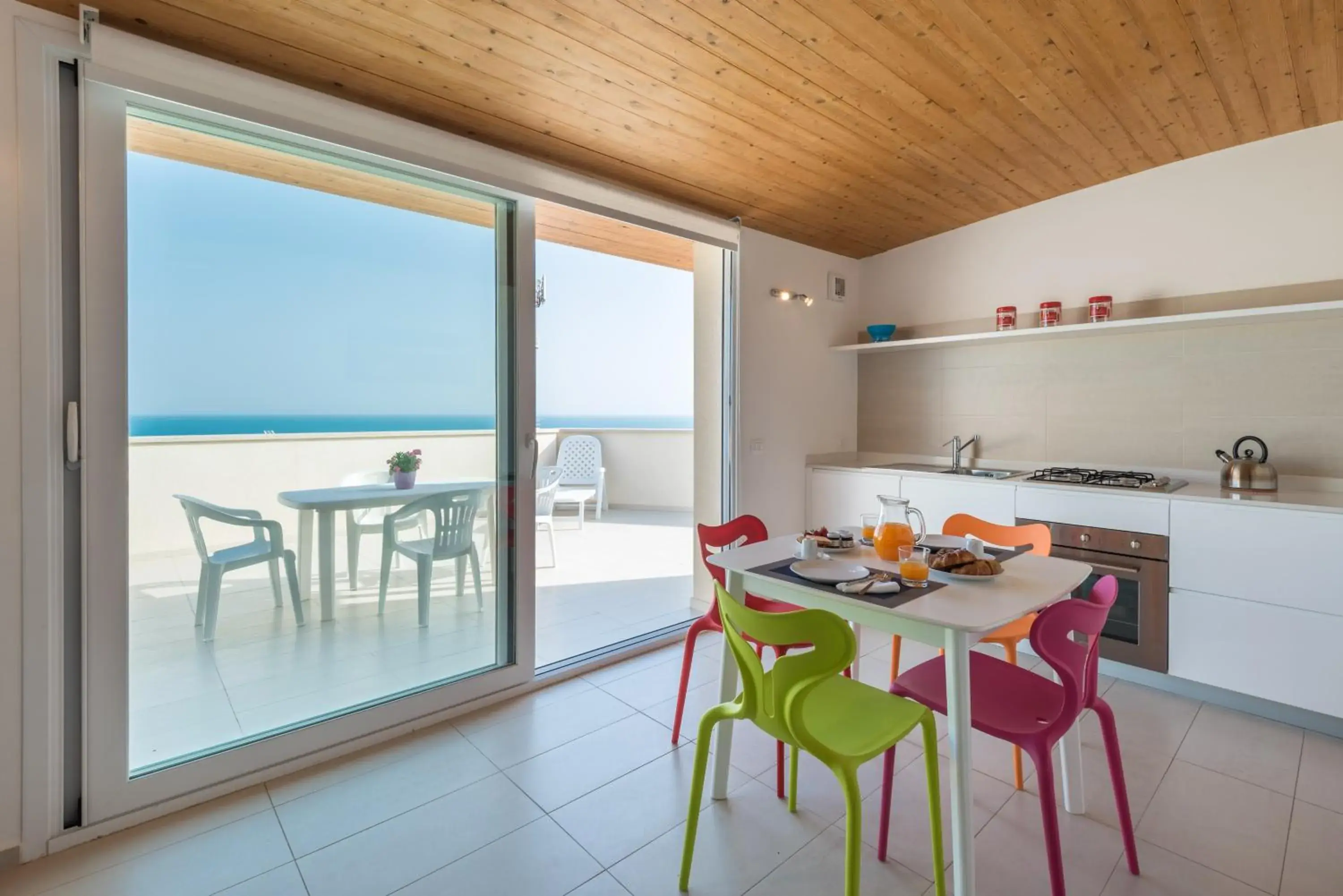 Balcony/Terrace, Dining Area in Appartamenti Sud Est