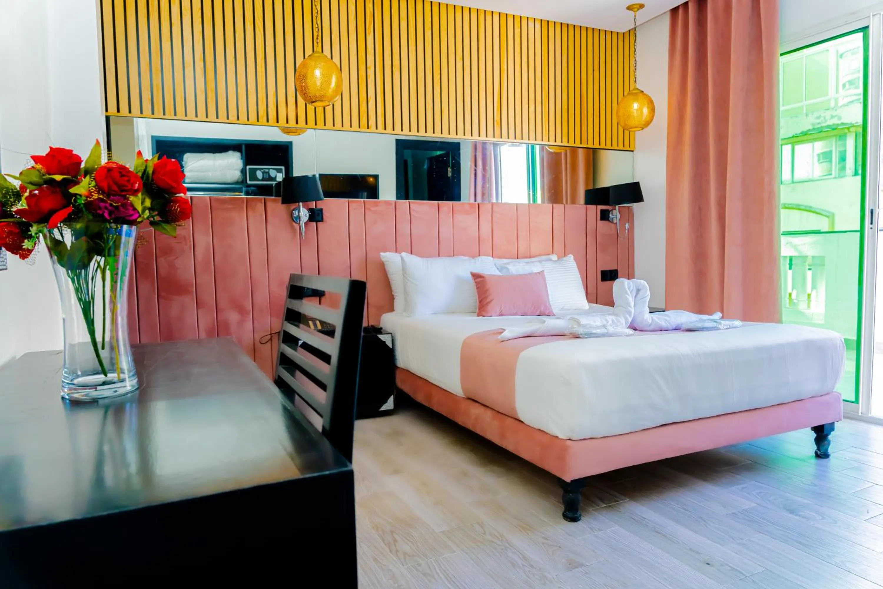 Photo of the whole room, Bed in Hotel Les Ambassadeurs