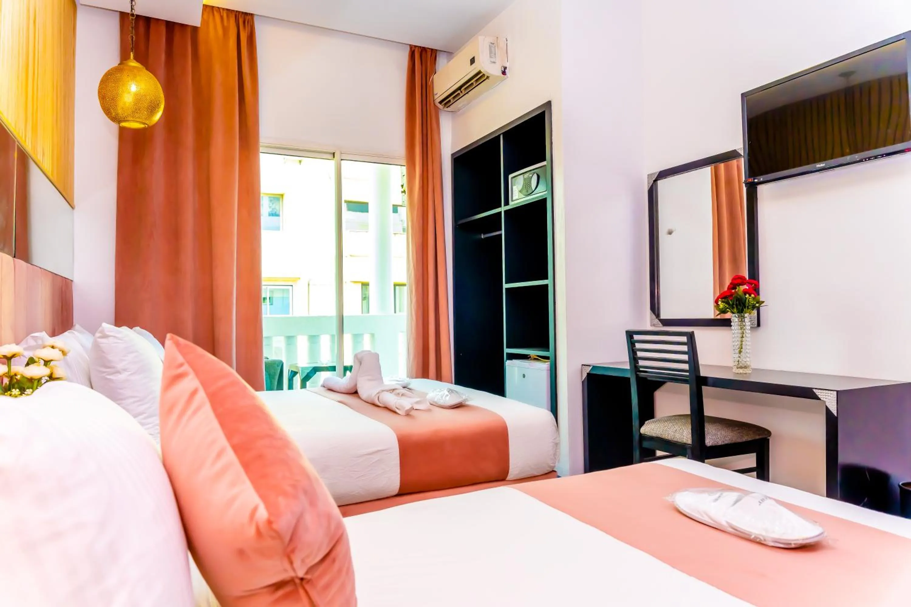 Photo of the whole room, Bed in Hotel Les Ambassadeurs