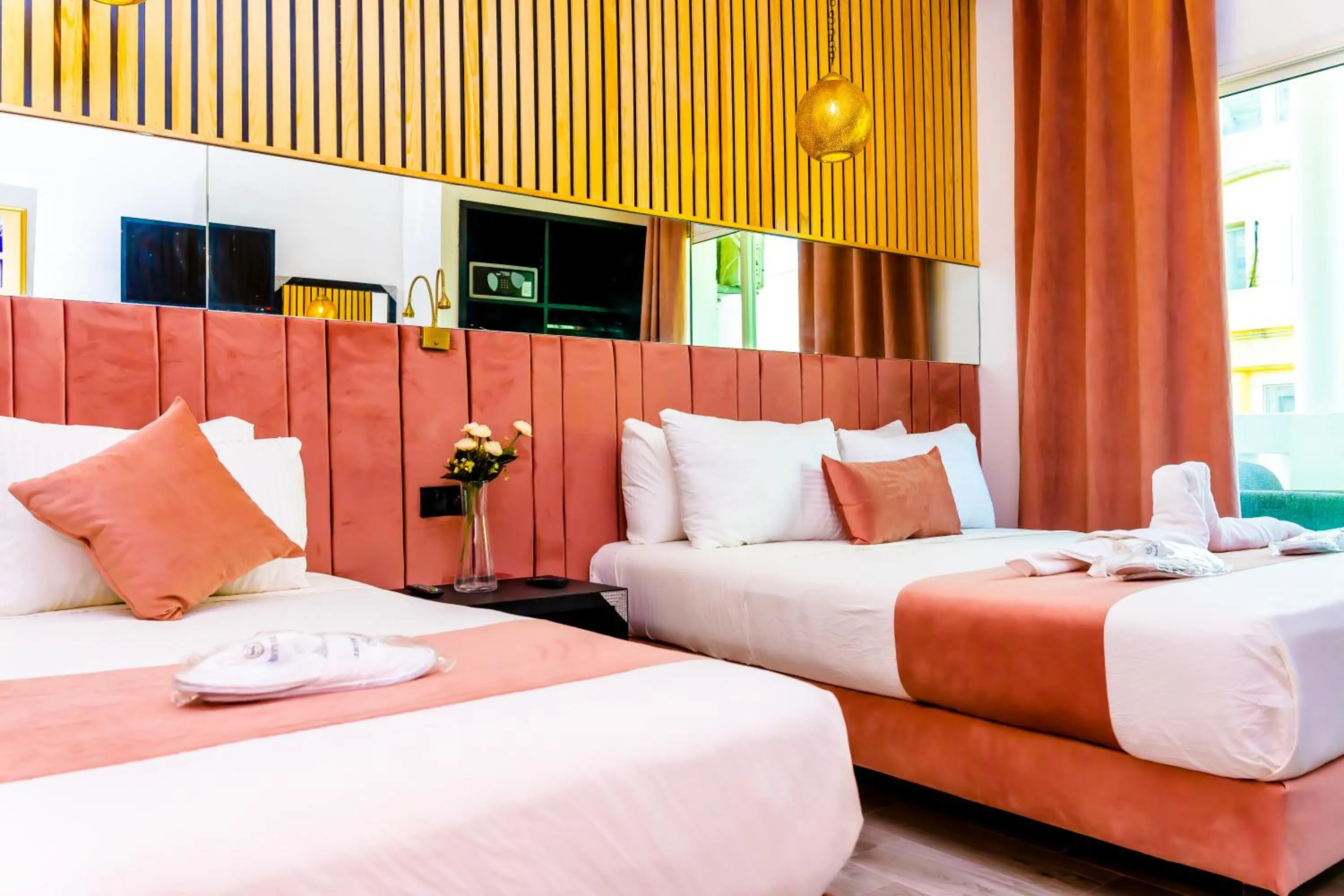 Photo of the whole room, Bed in Hotel Les Ambassadeurs