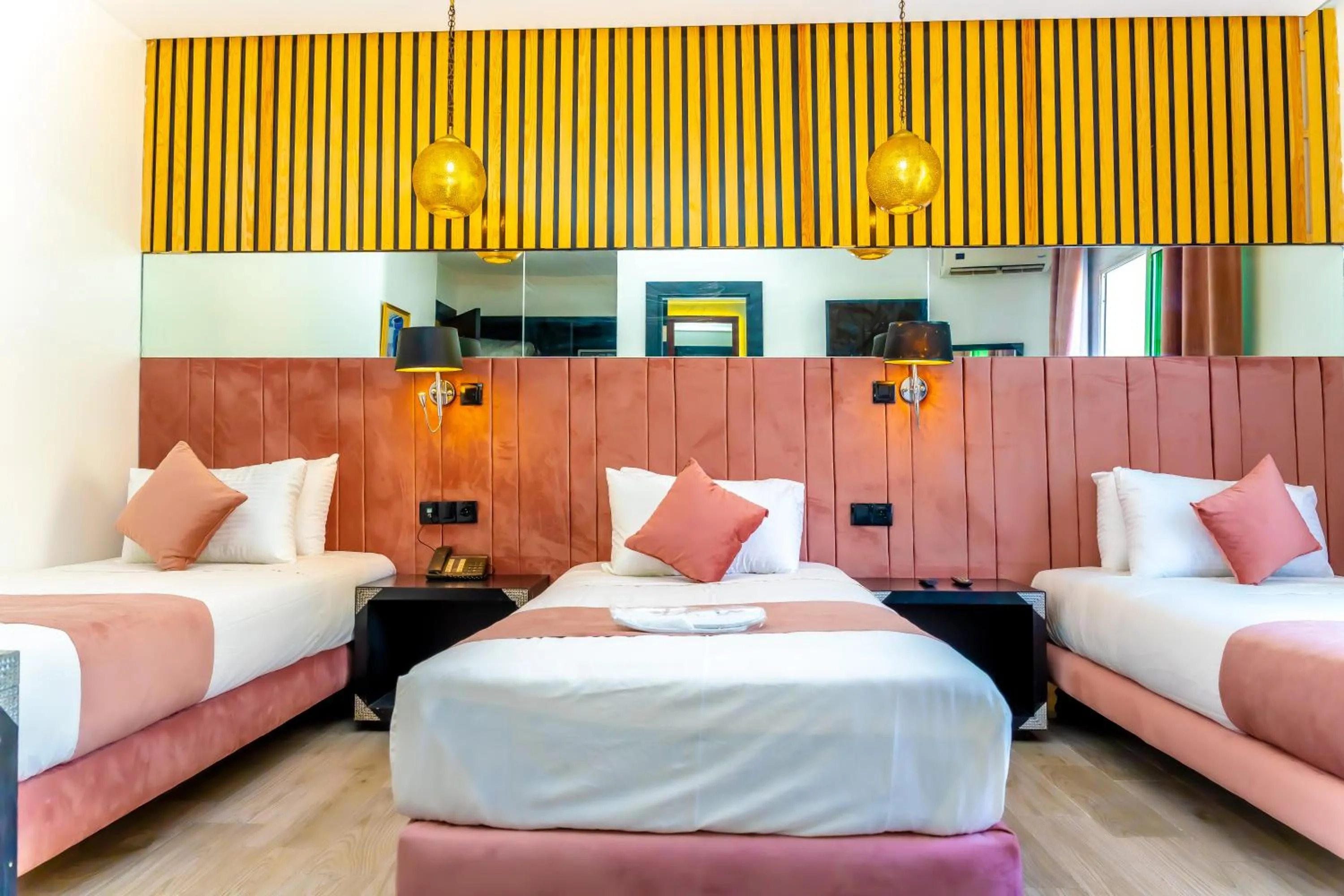 Photo of the whole room, Bed in Hotel Les Ambassadeurs