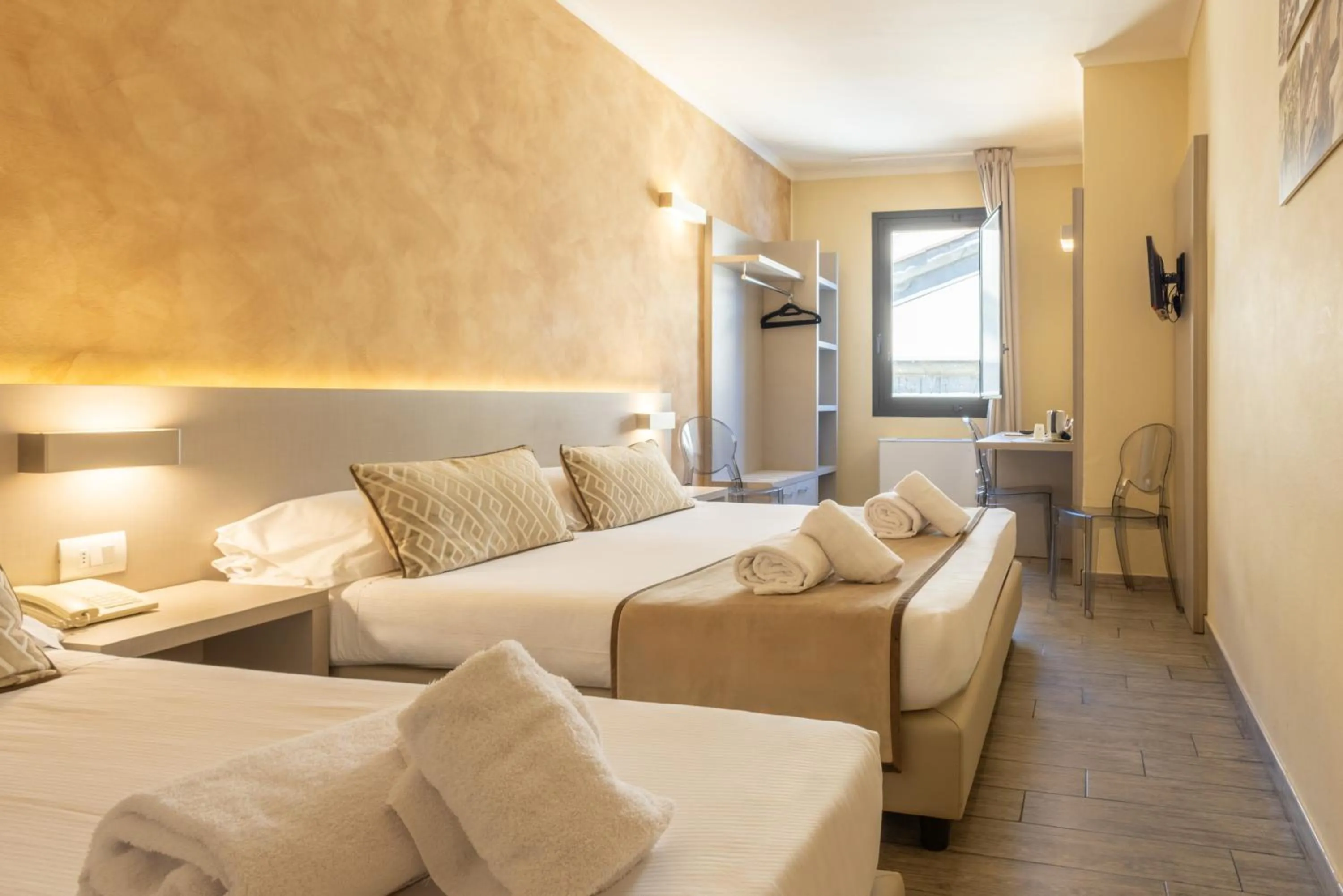 Bedroom, Bed in Albergo Firenze