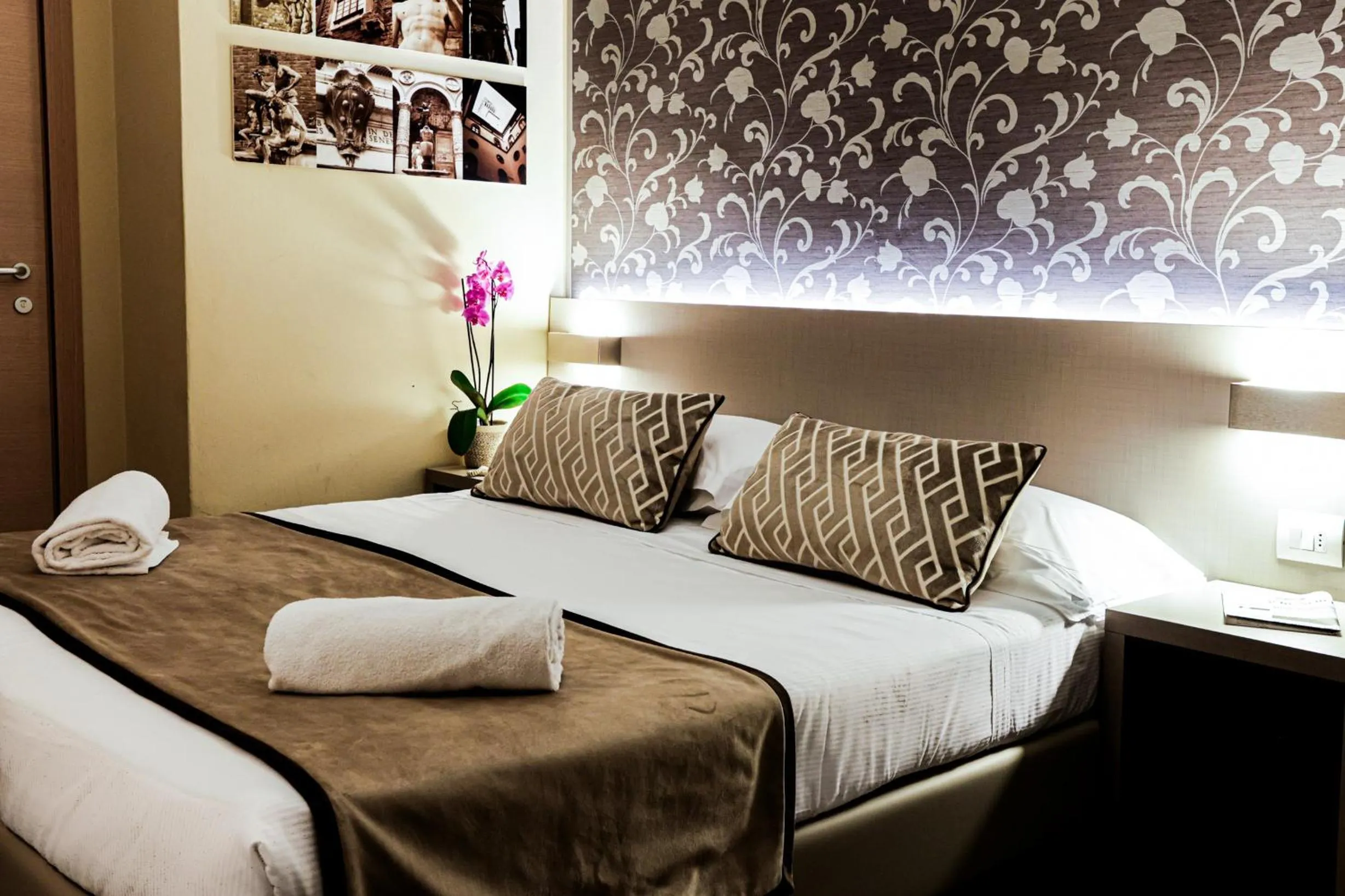 Bedroom, Bed in Albergo Firenze