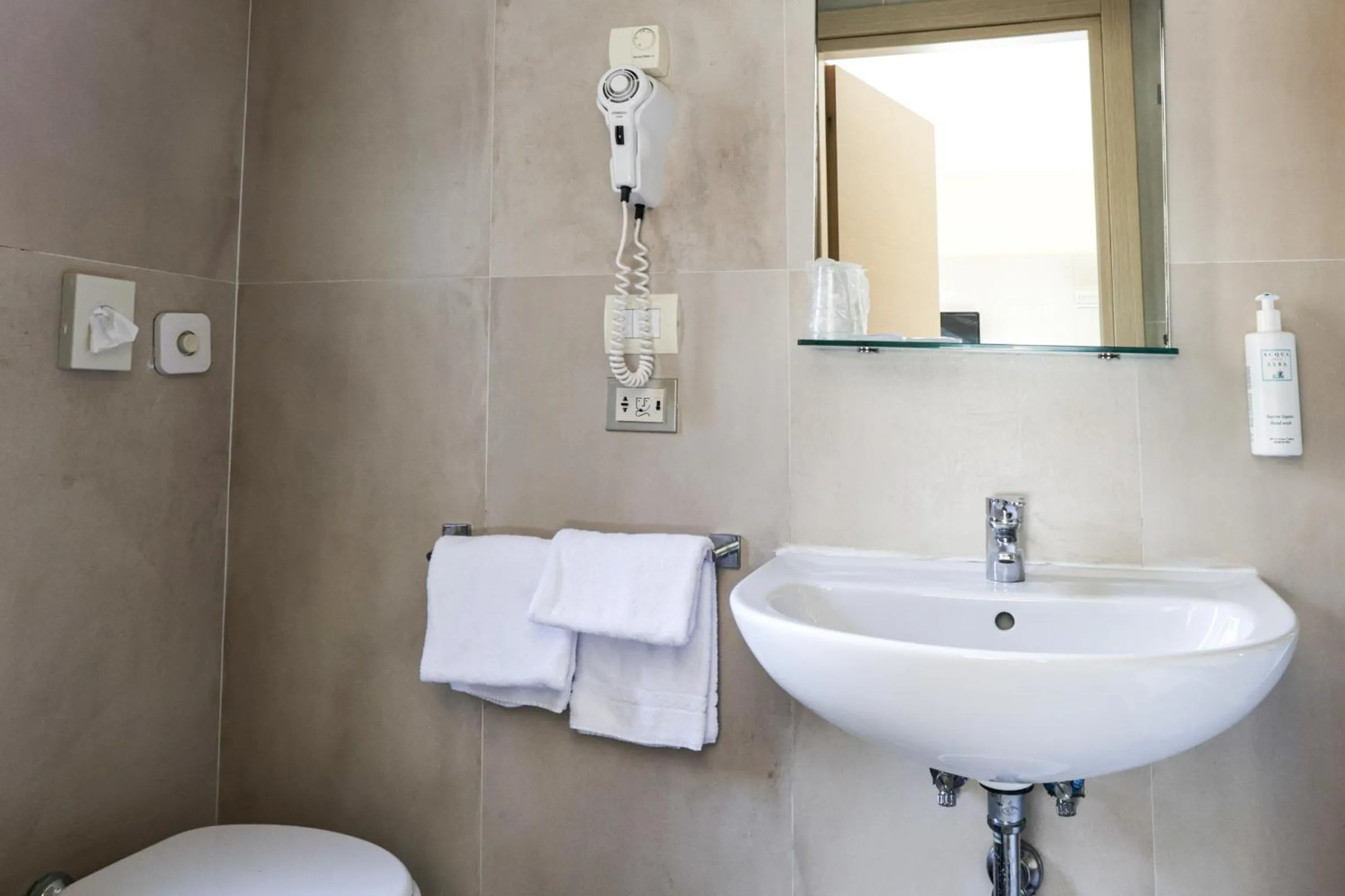 Bathroom in Albergo Firenze