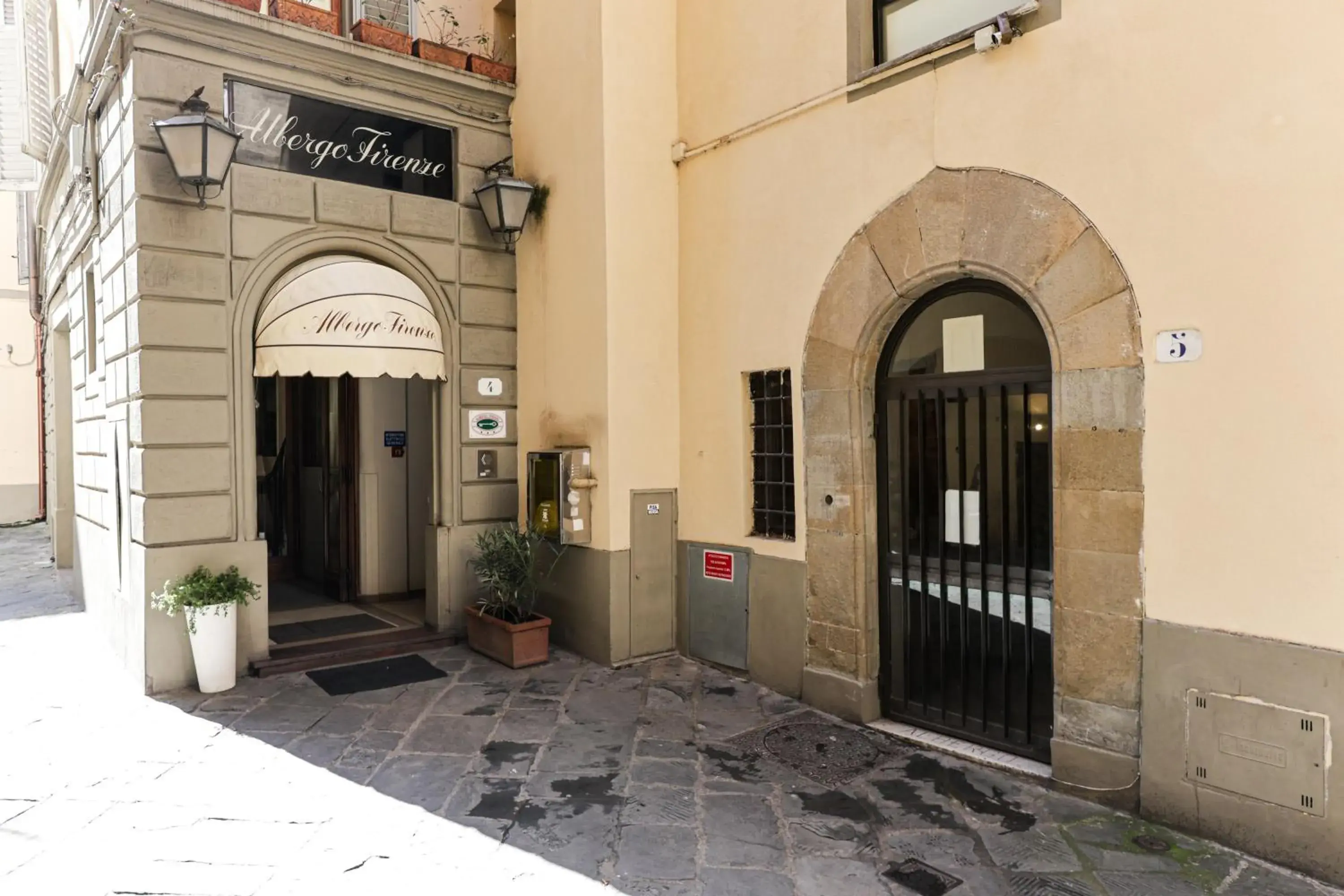 Property building in Albergo Firenze Property building in Albergo Firenze