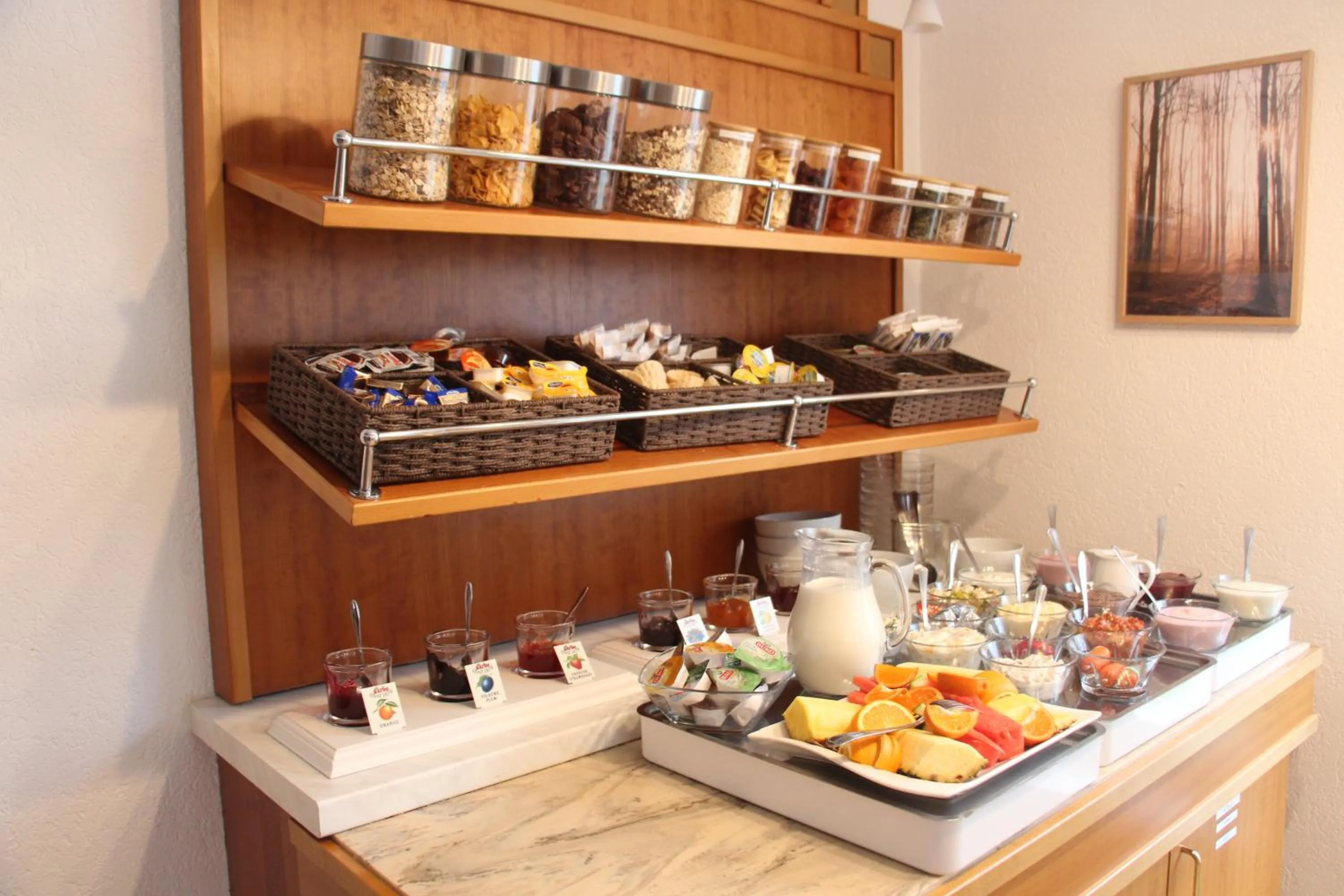 Buffet breakfast in REGIOHOTEL Aparthotel Wernigerode - #Ferienwohnungen #Familienfreundlich #Harzurlaub #Freeparking