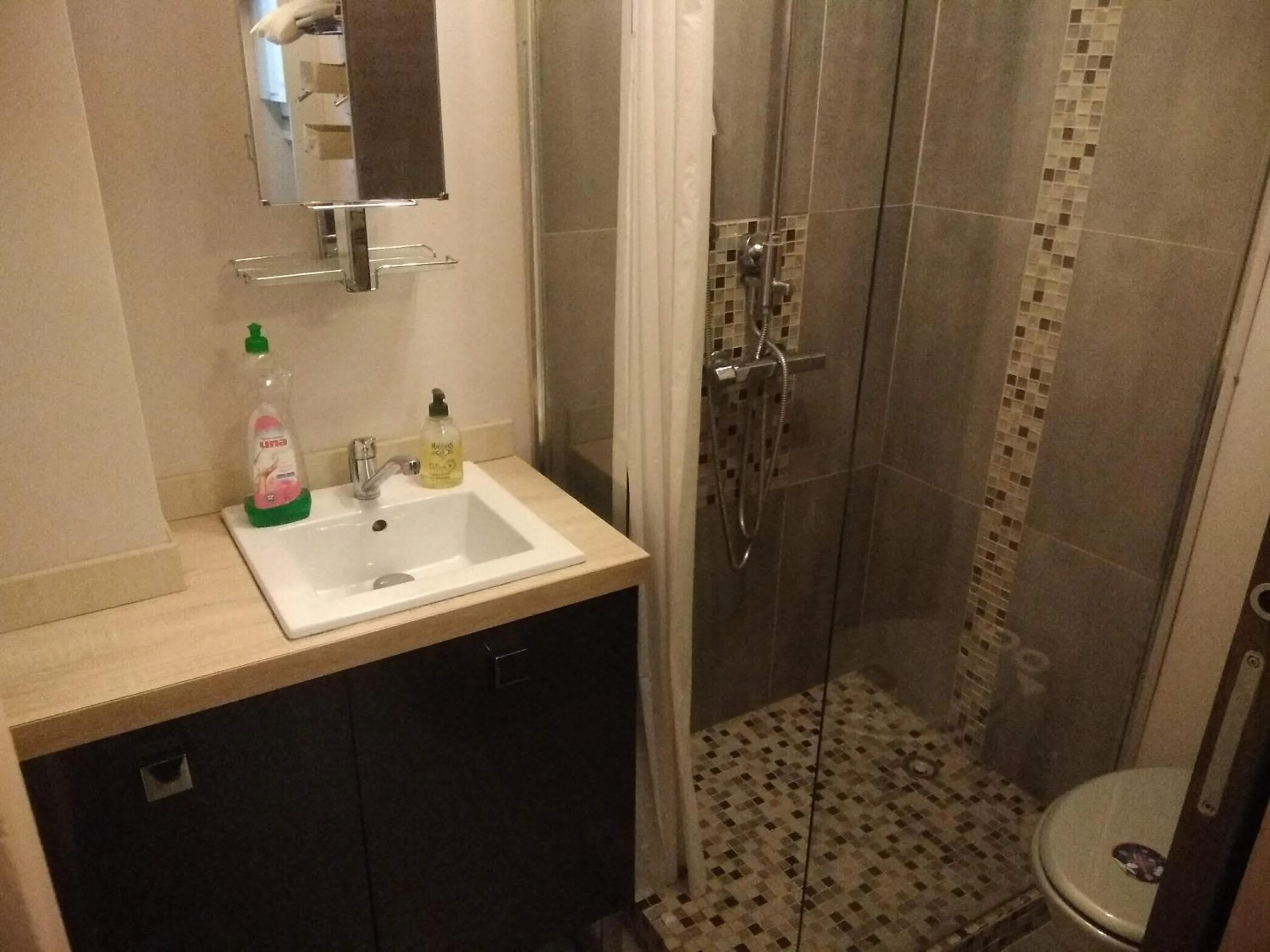 Bathroom in Studette Cannes centre