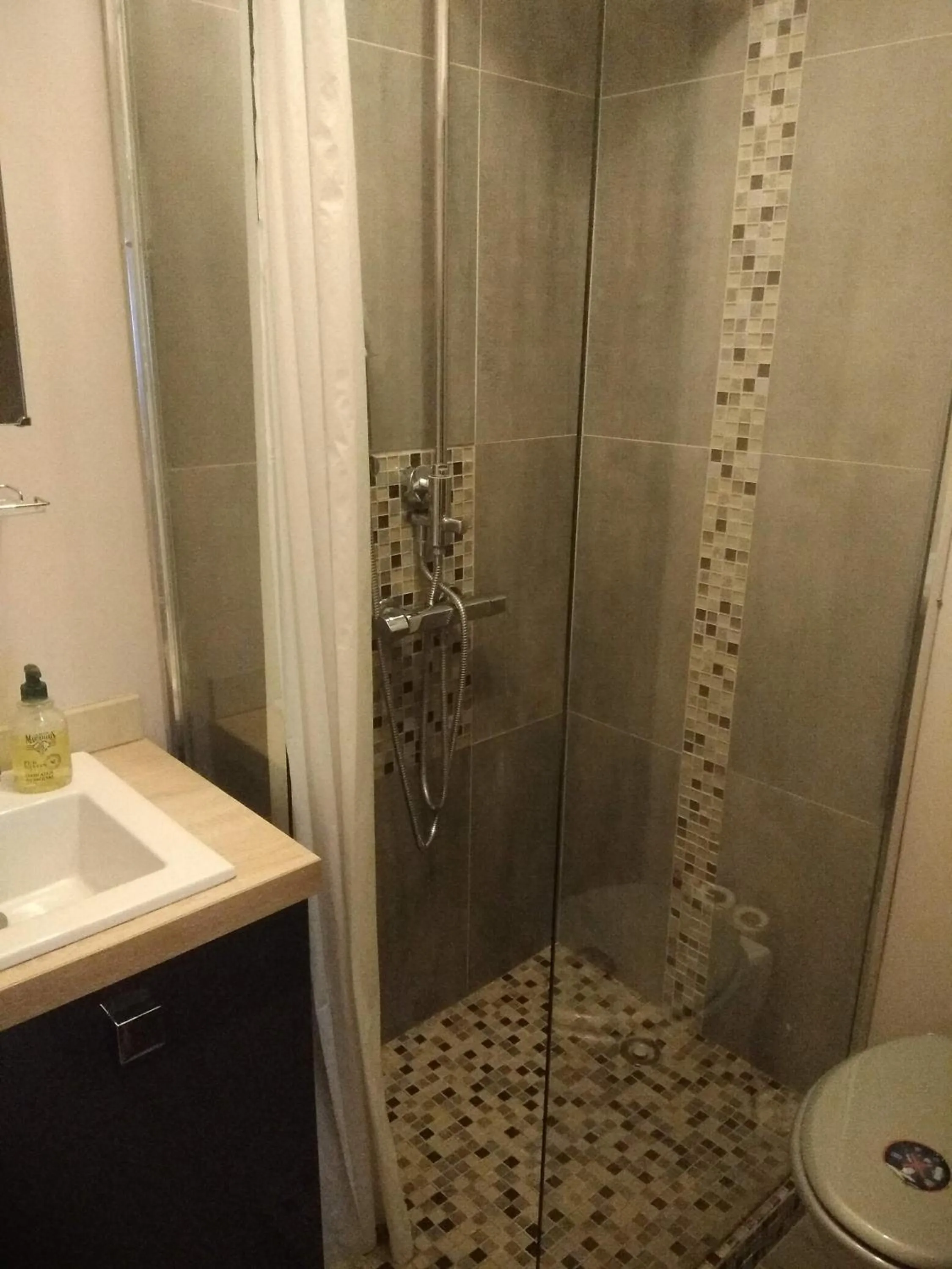 Bathroom in Studette Cannes centre