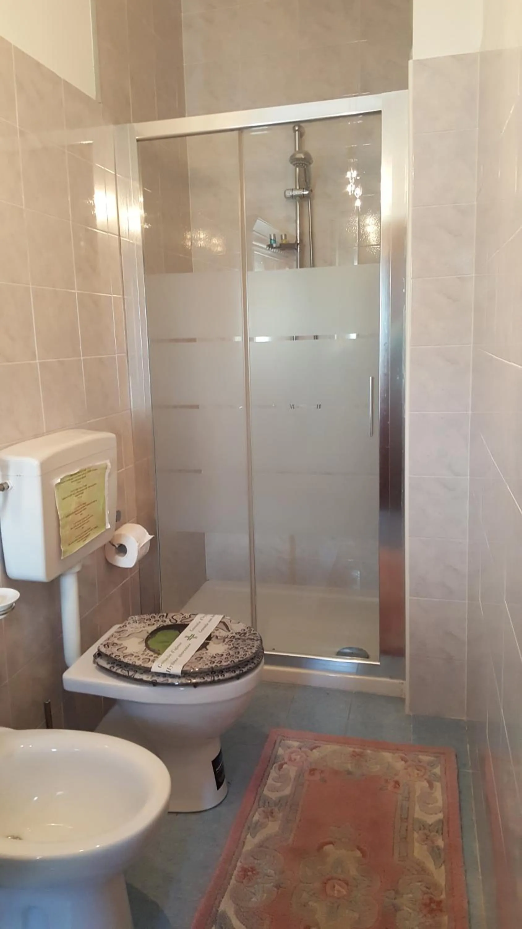 Shower in B&B United States of Europe