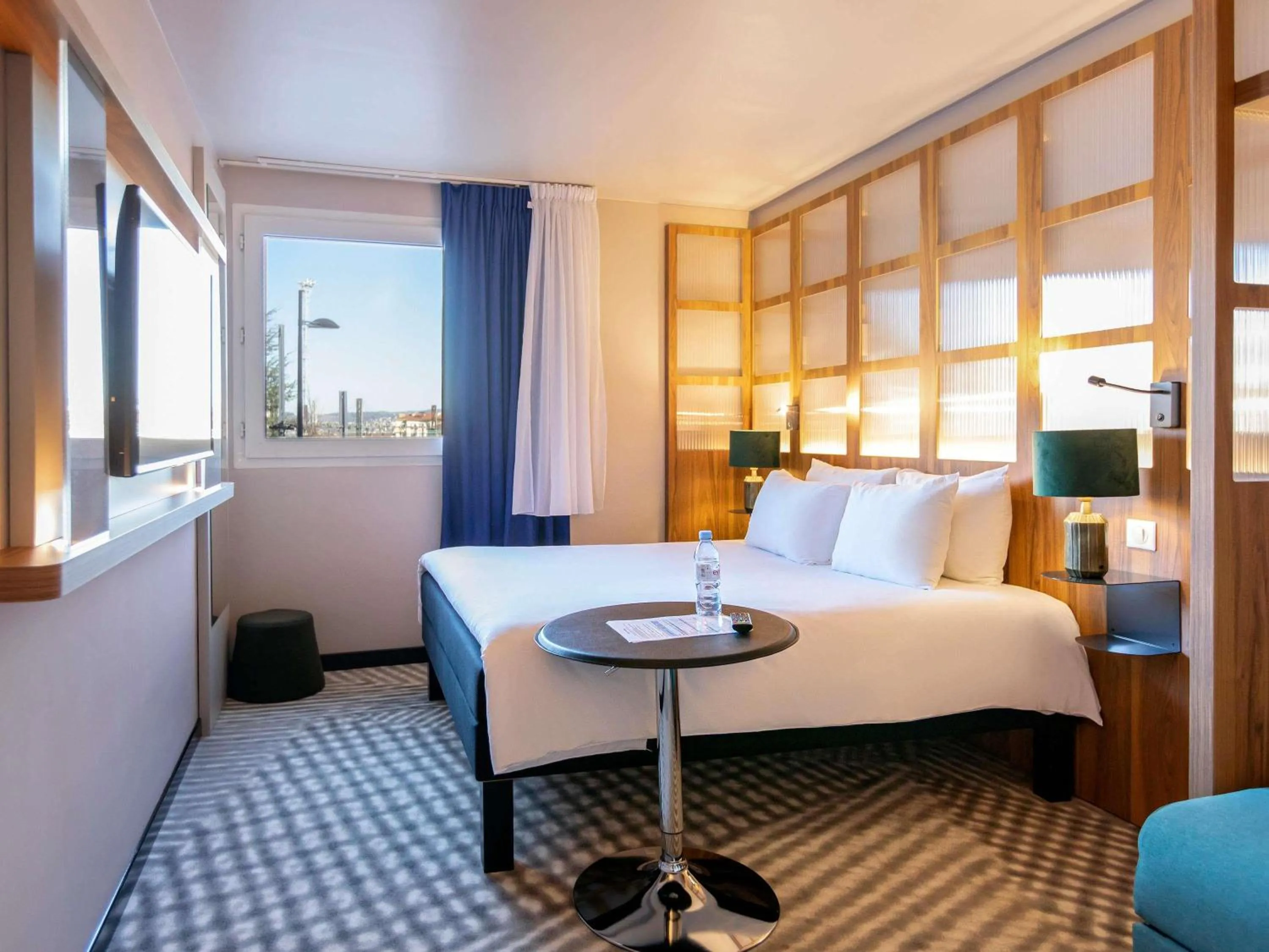 Bedroom, Bed in Ibis Styles St Etienne - Gare Chateaucreux