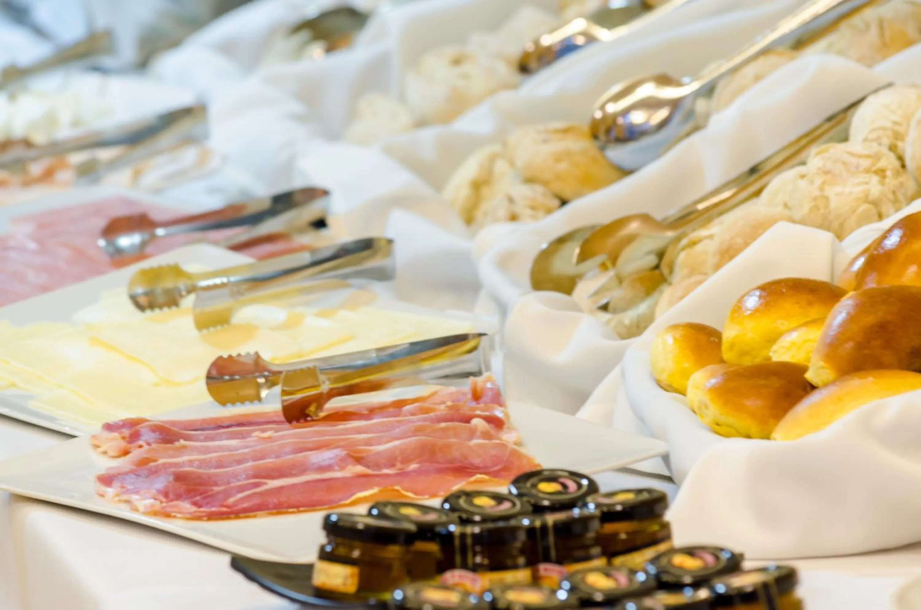 Buffet breakfast in Nicola Rossio Hotel