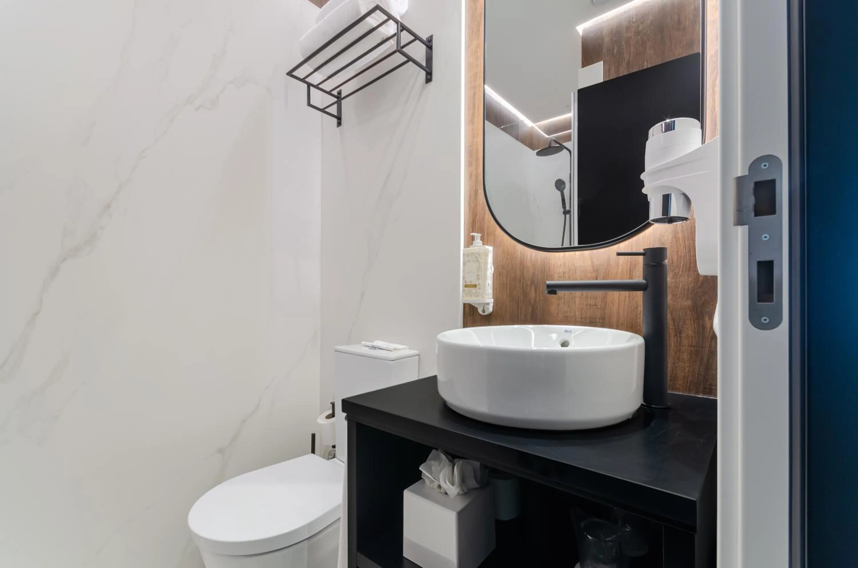 Bathroom in Nicola Rossio Hotel