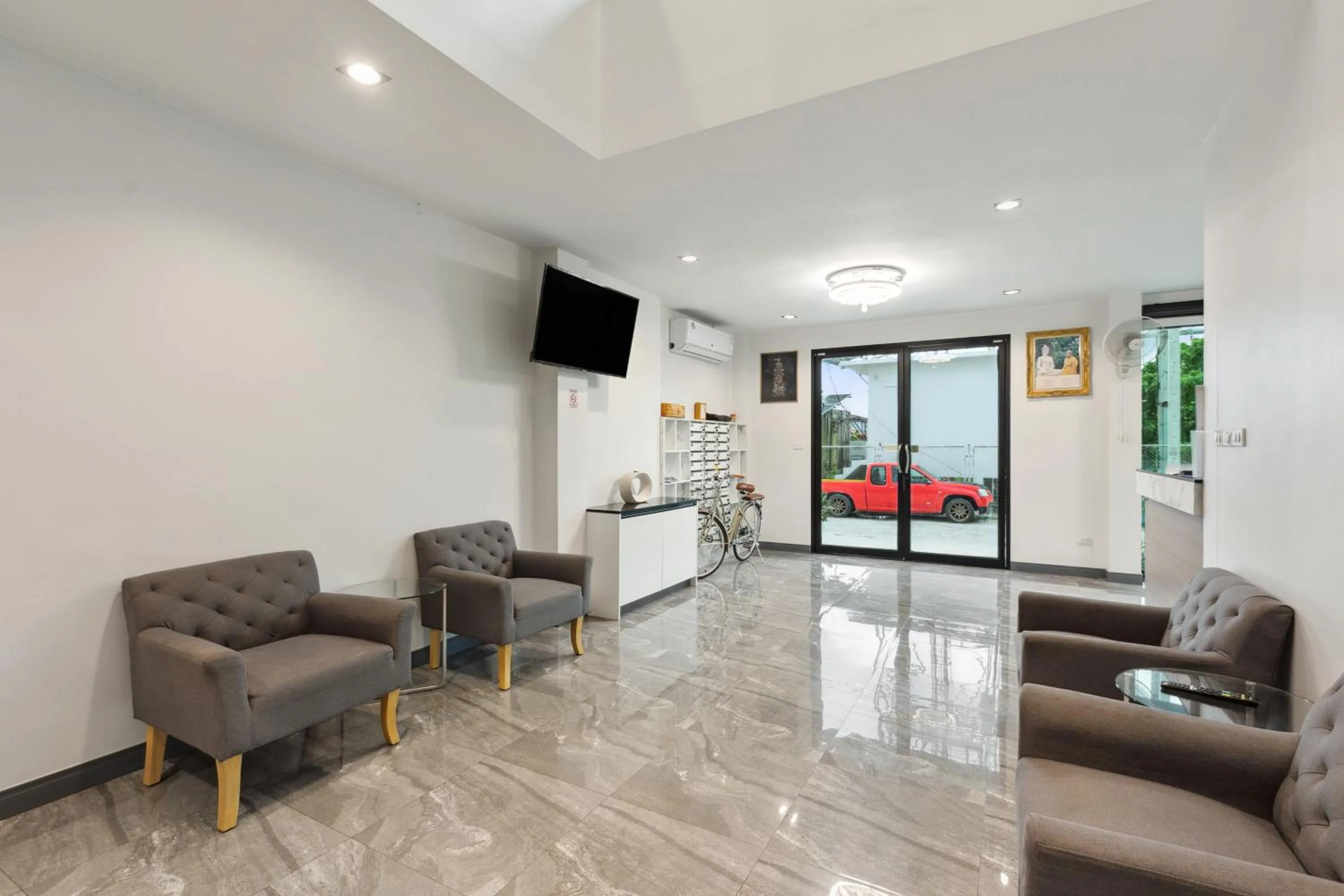 Lobby or reception in De Piraya residence