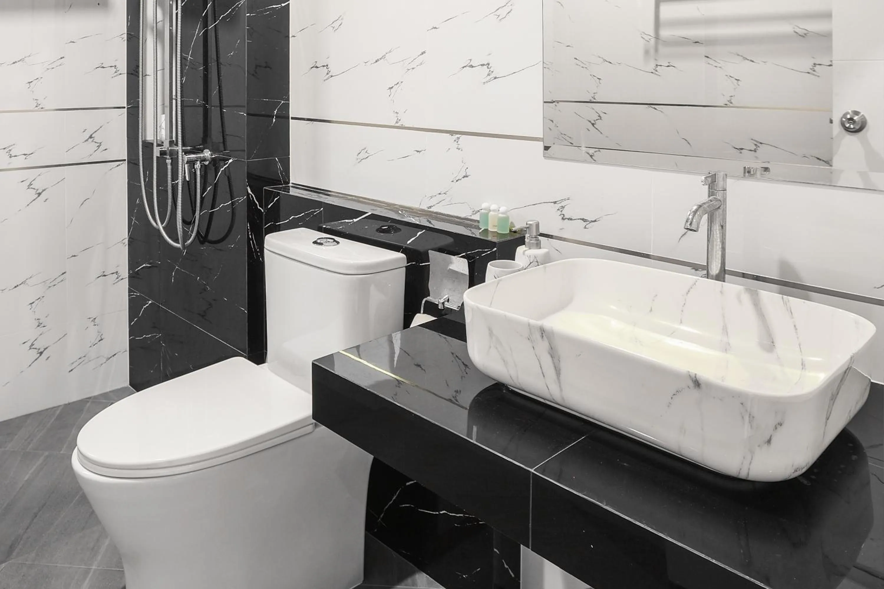 Bathroom in De Piraya residence