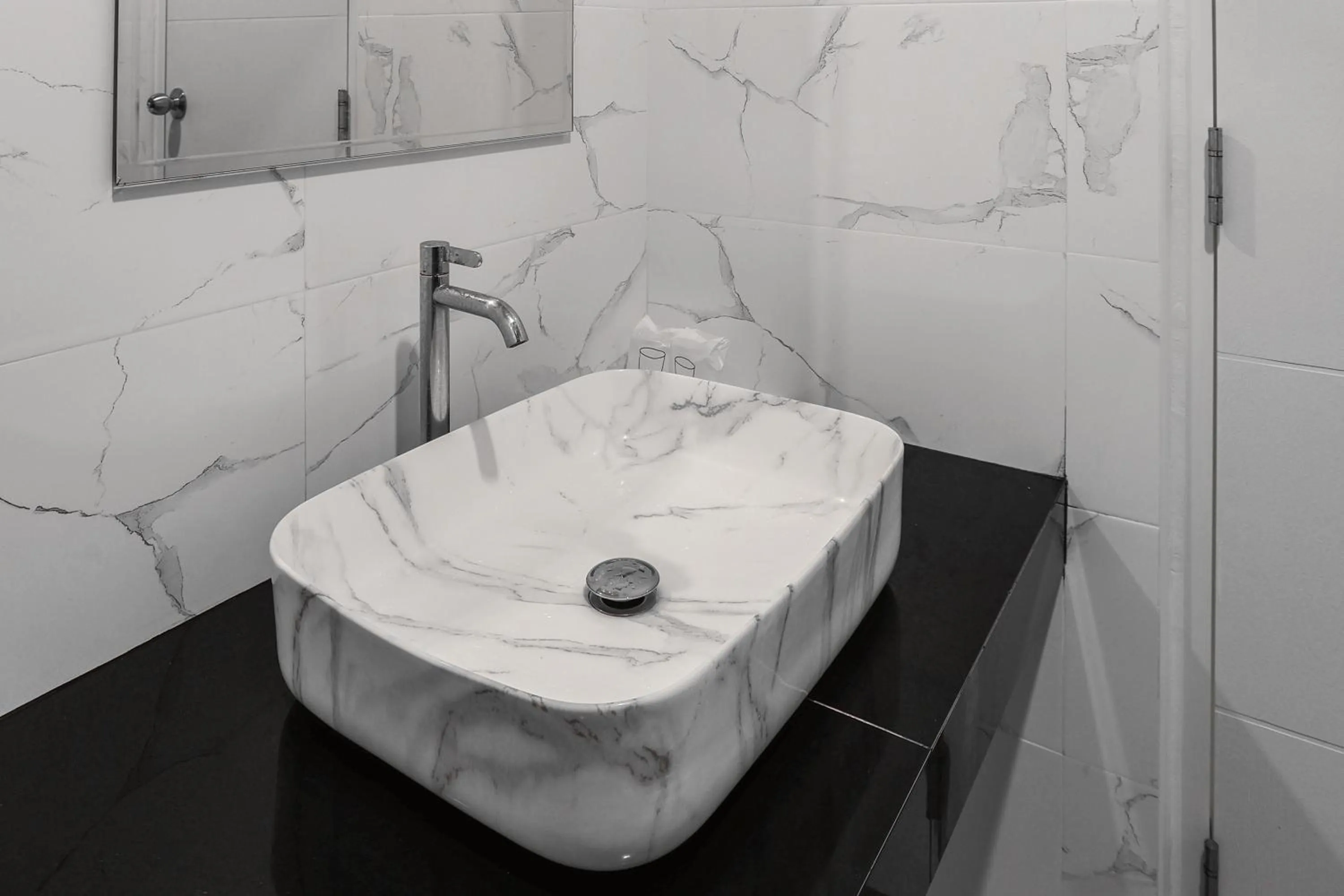 Bathroom in De Piraya residence