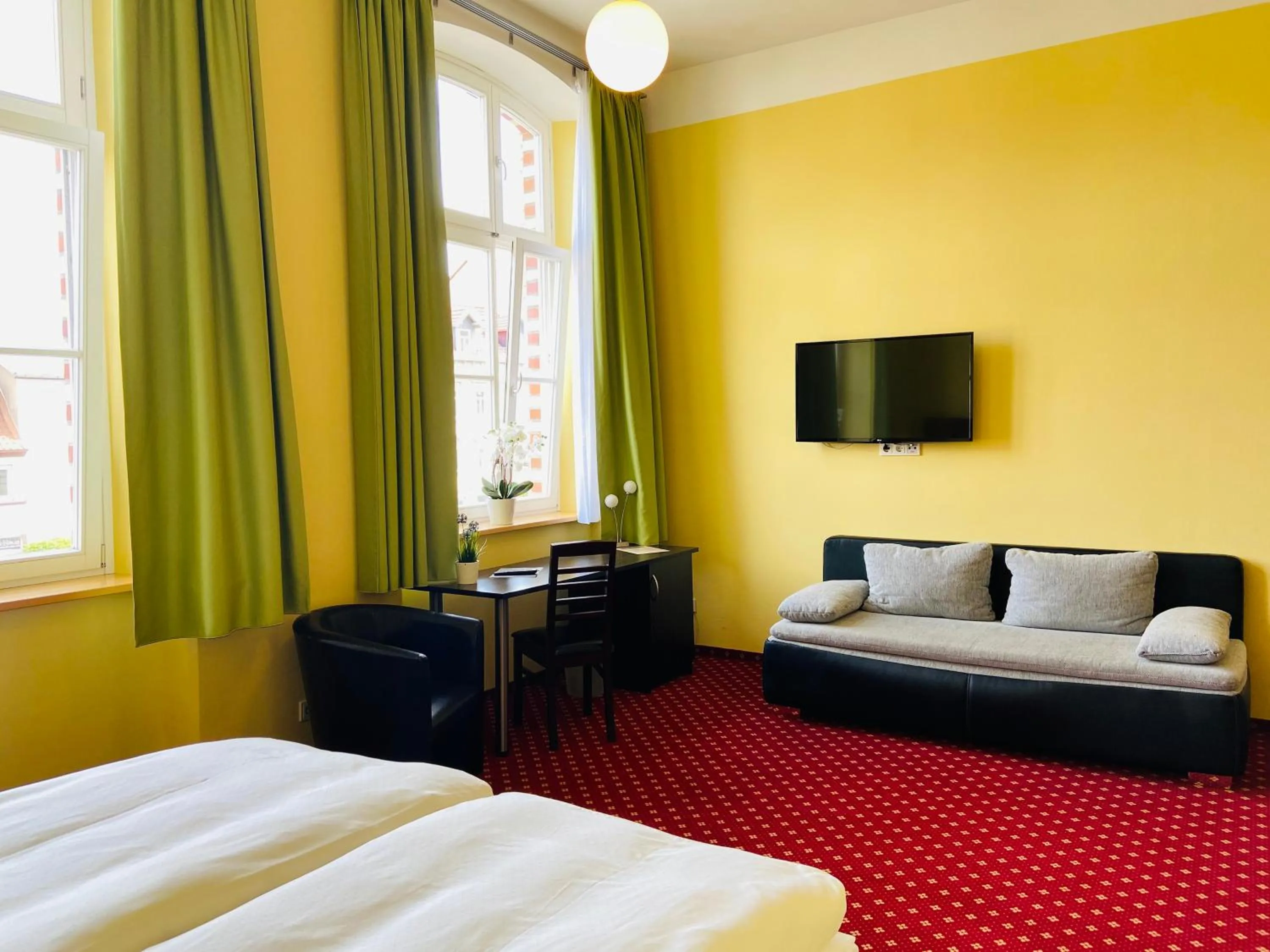 Photo of the whole room, Bed in Pension Katharinenschule