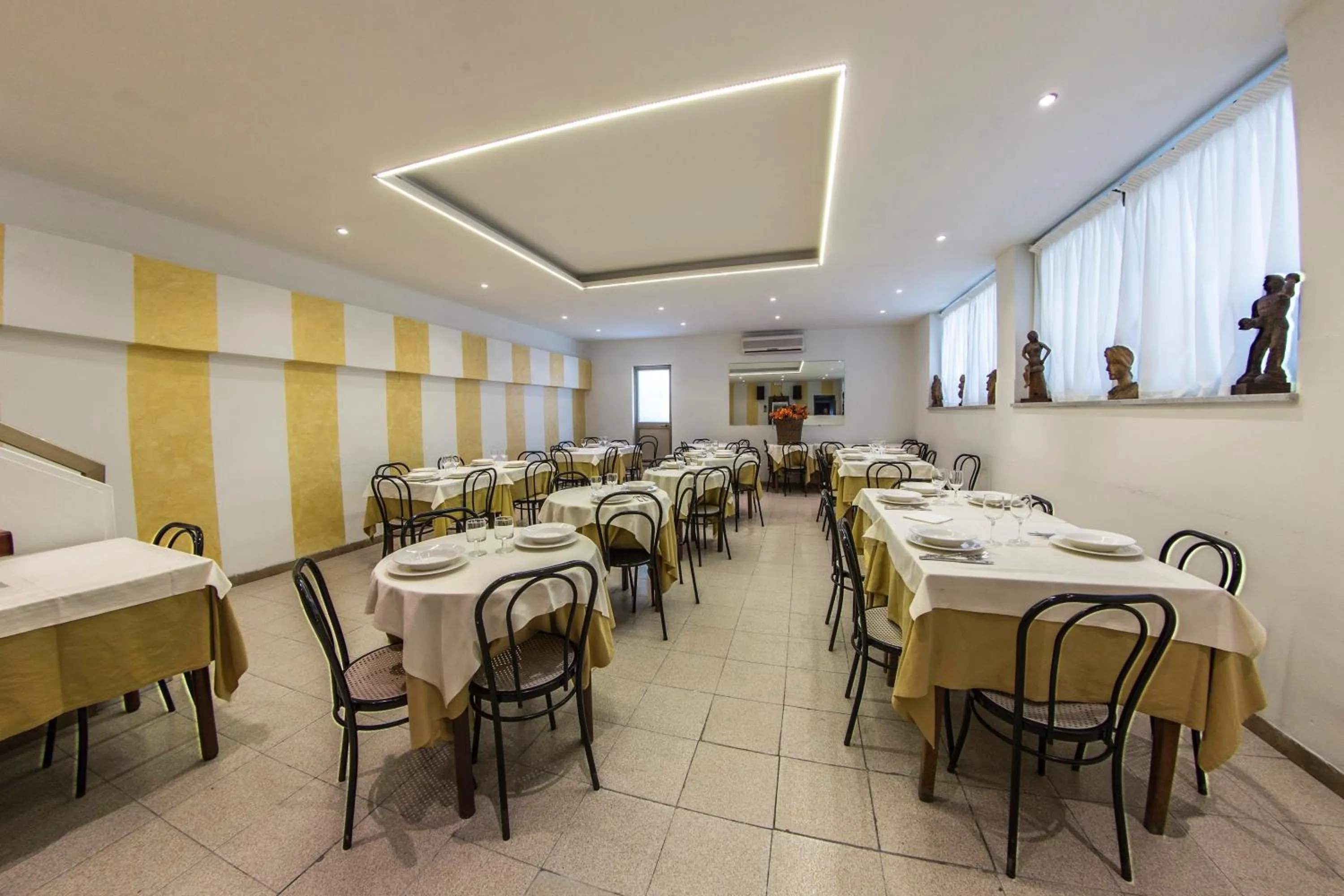 Restaurant/places to eat in Hotel Lukas Vegetarian & Vegan