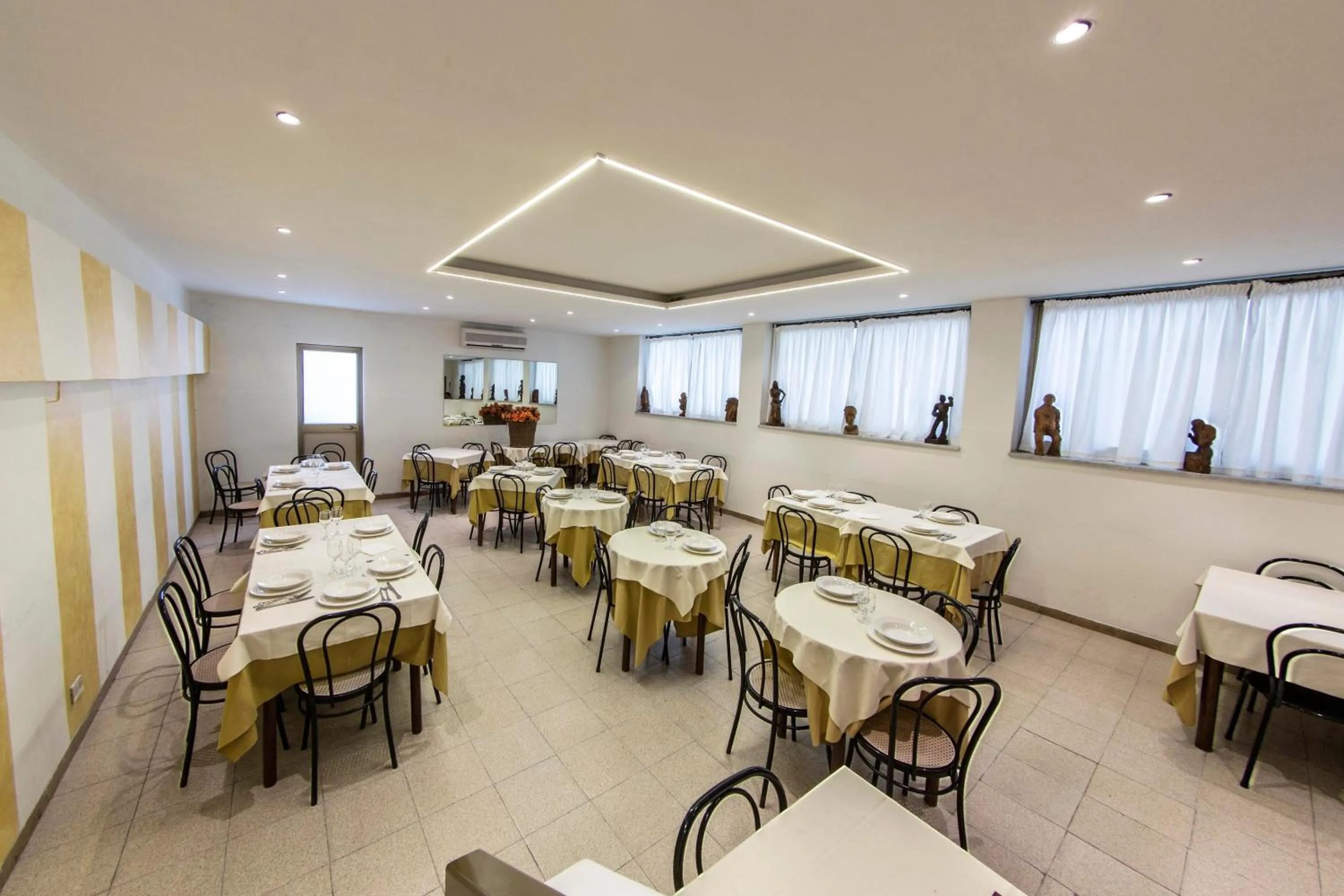 Restaurant/places to eat in Hotel Lukas Vegetarian & Vegan