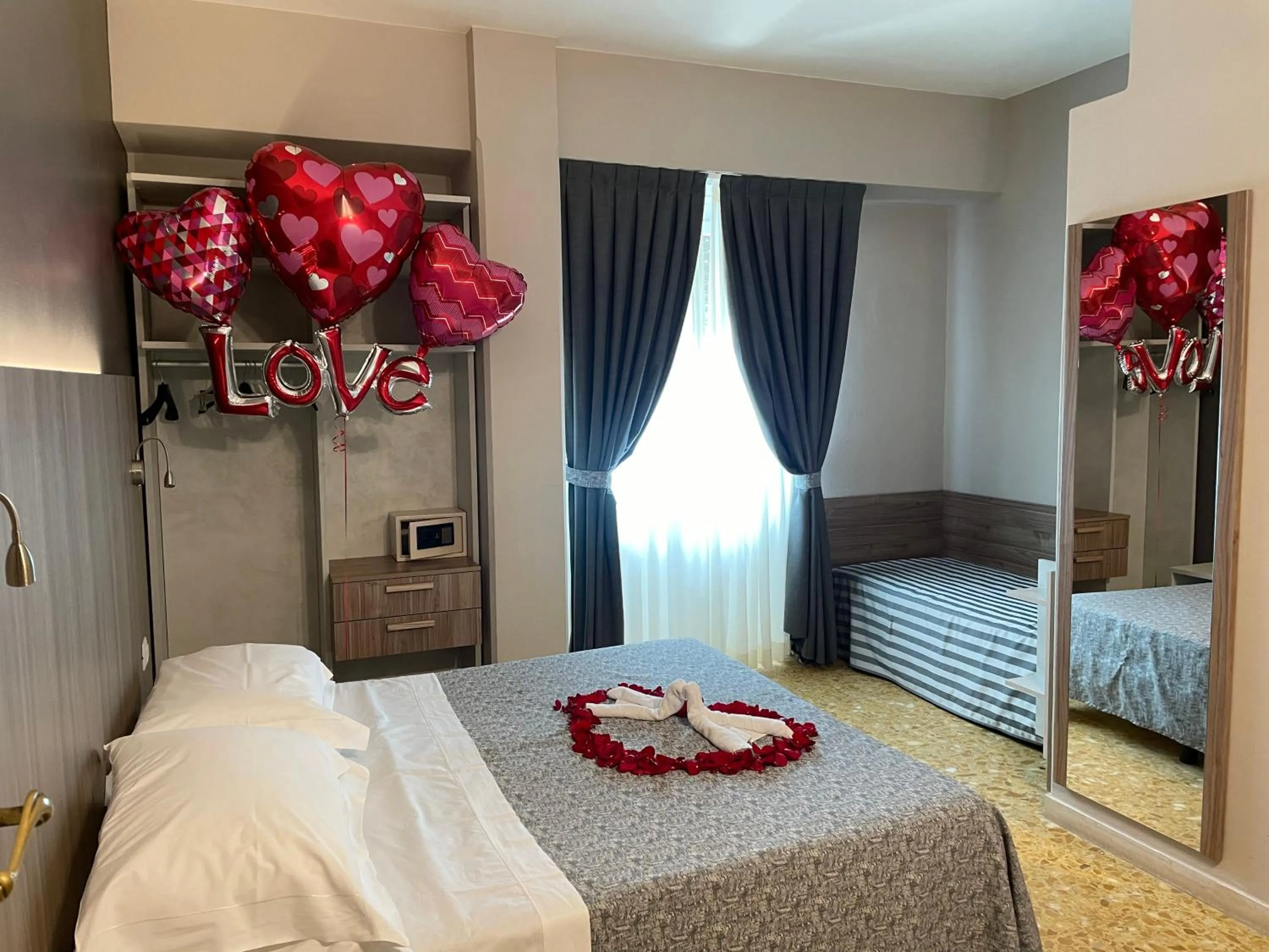 Decorative detail, Bed in Hotel Lukas Vegetarian & Vegan