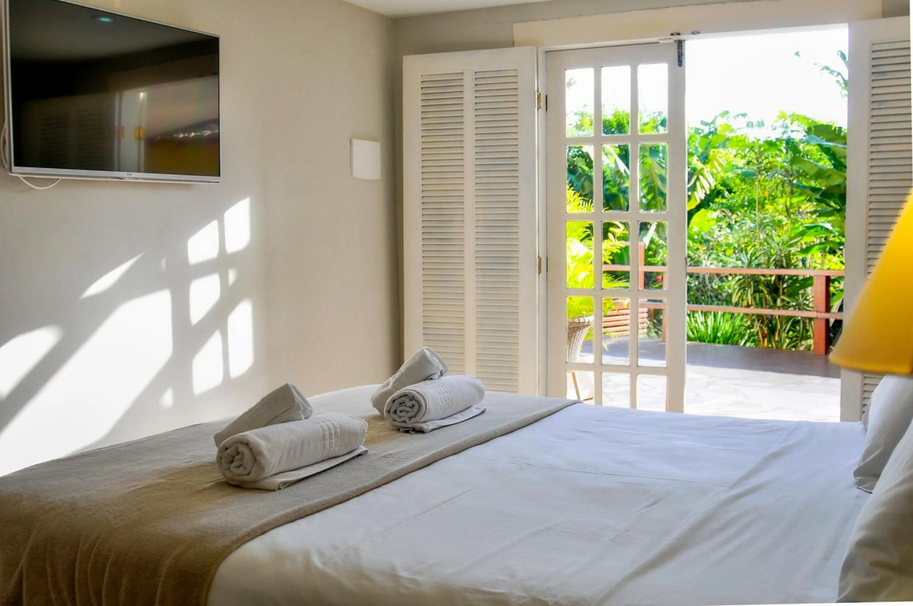 Patio, Bed in Pousada Blue Ocean