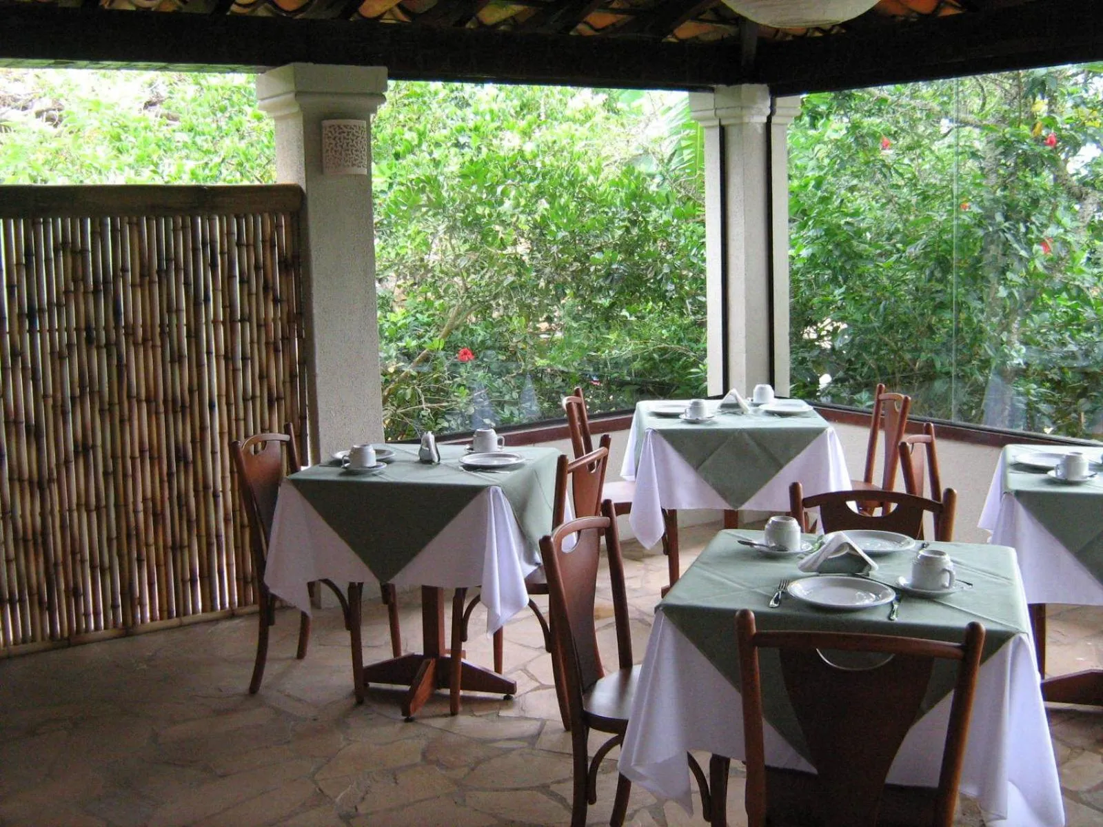 Restaurant/places to eat in Pousada Blue Ocean