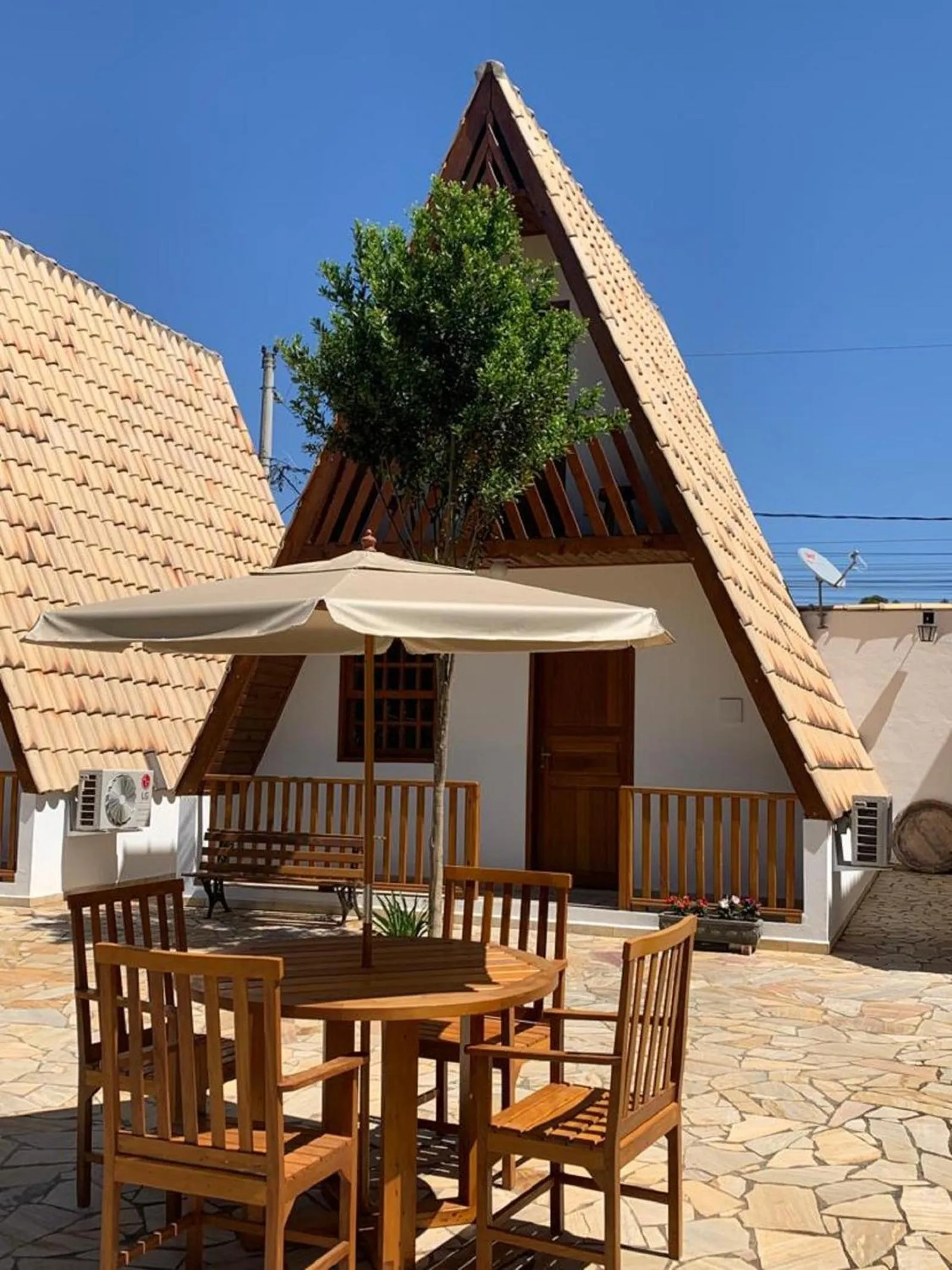 Inner courtyard view in Pousada Olaria - Chalés e Suítes