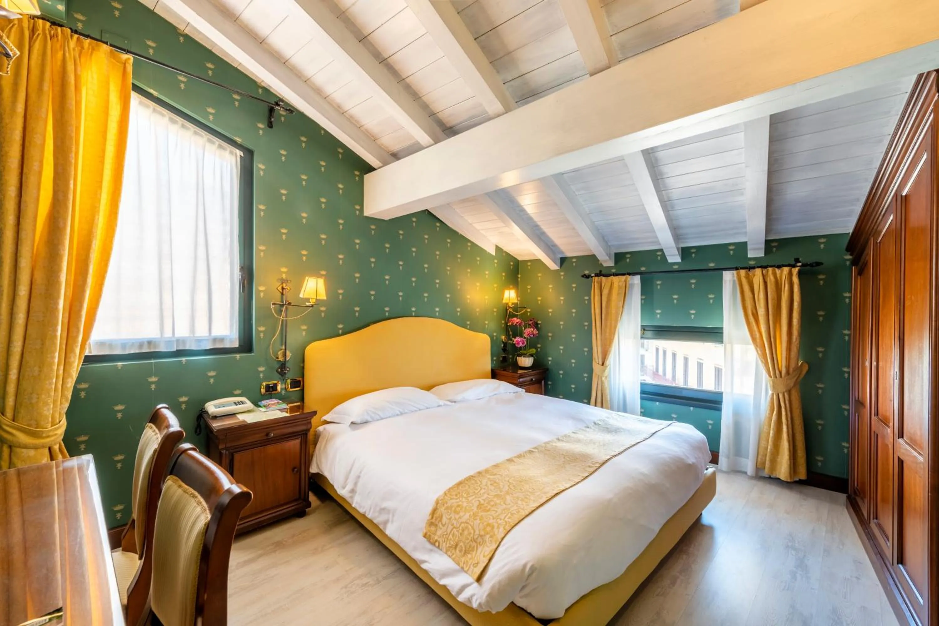 Photo of the whole room, Bed in Hotel Du Lac Menaggio