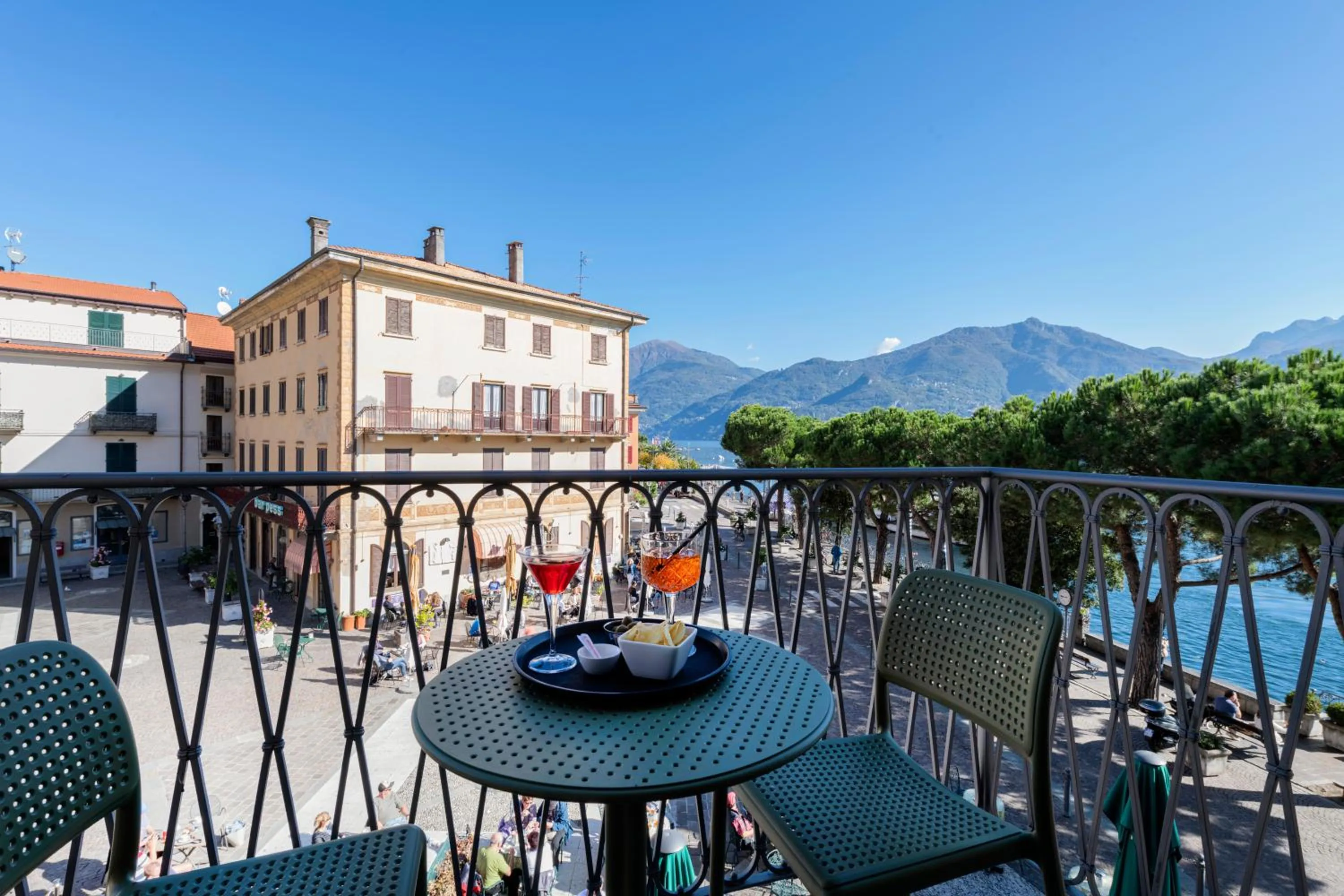 Balcony/Terrace in Hotel Du Lac Menaggio