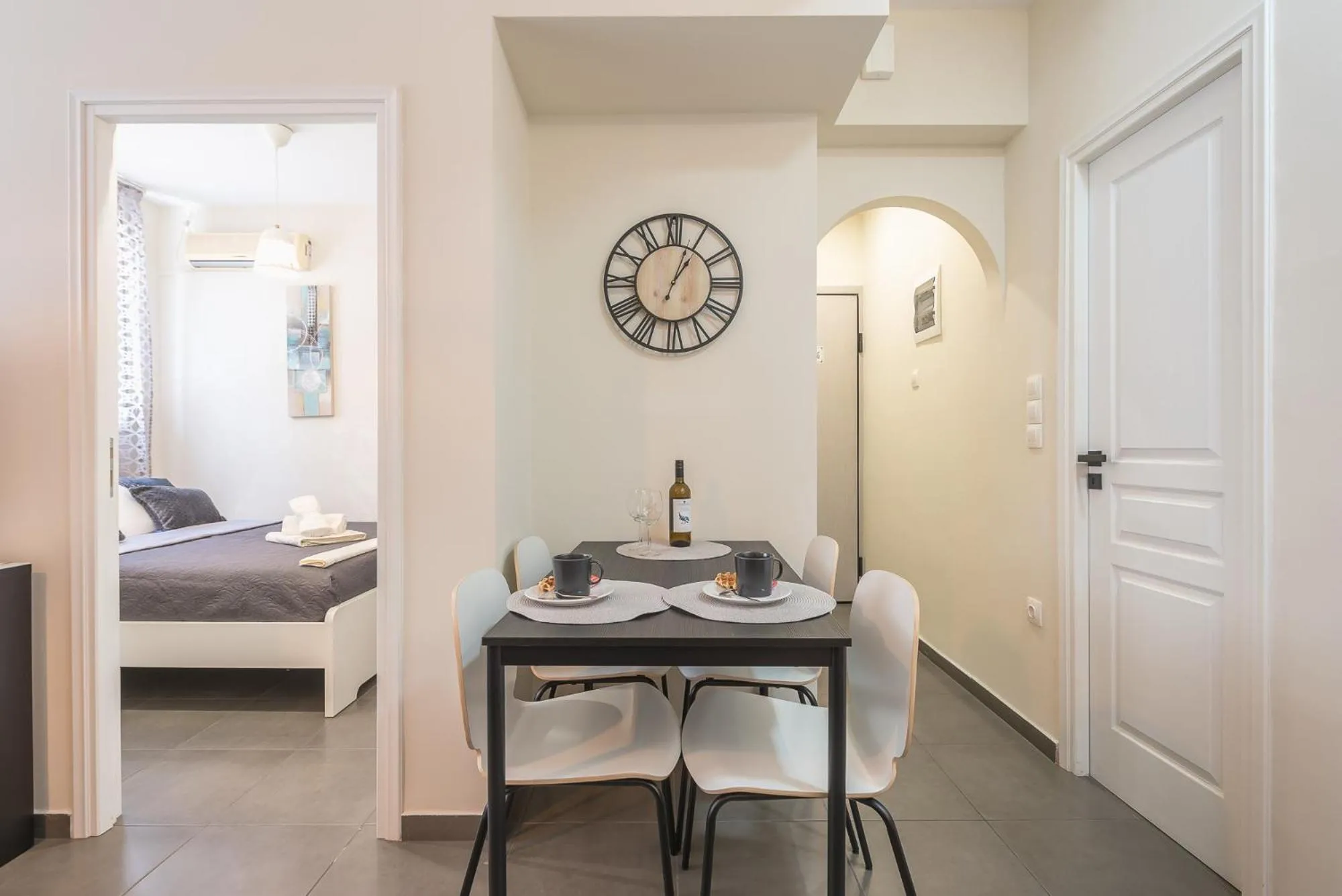 Dining area, Bed in Drakou Studio