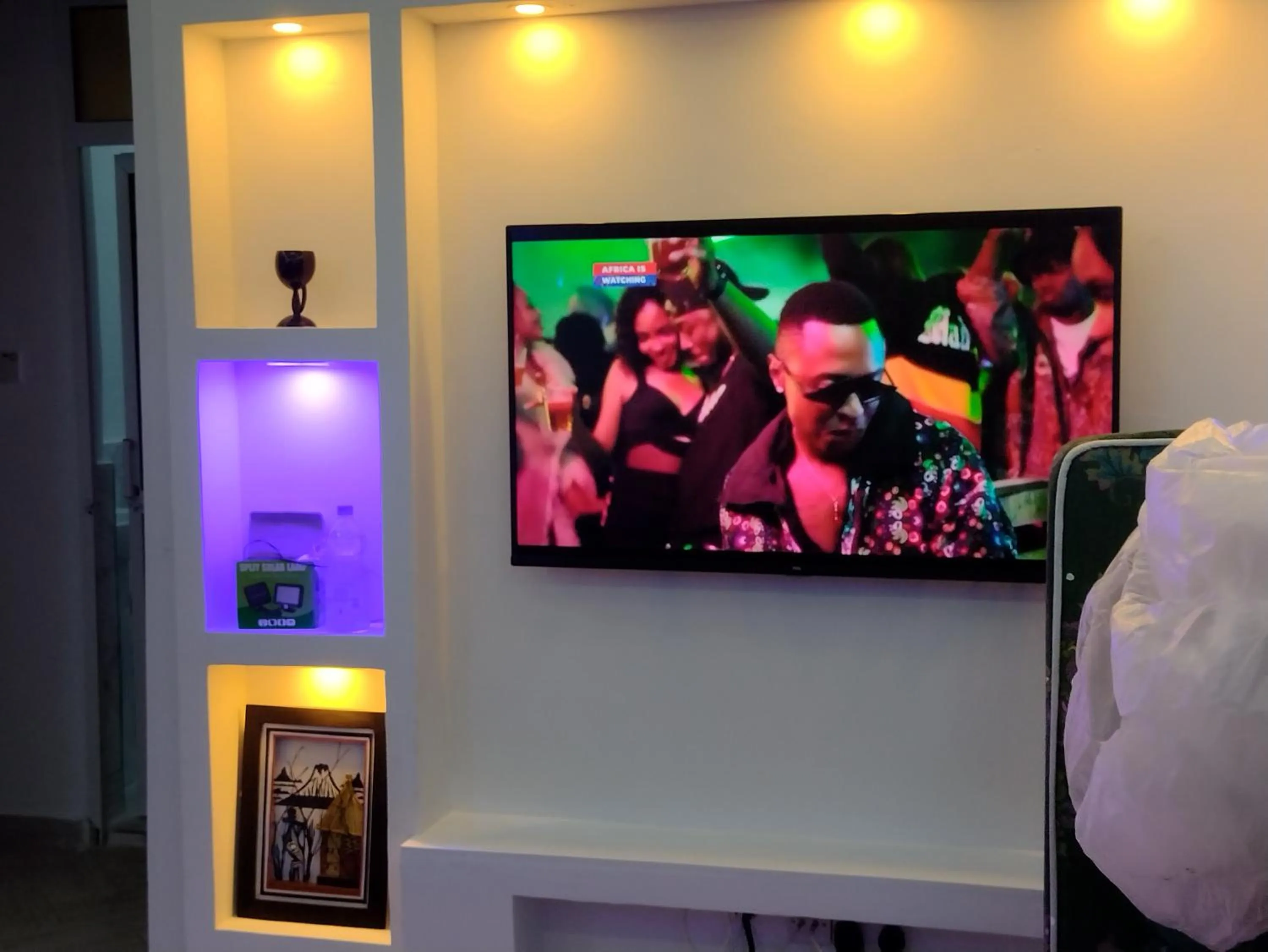 TV and multimedia in Mkamiti Villa - Airport Hotel with Free Shuttle