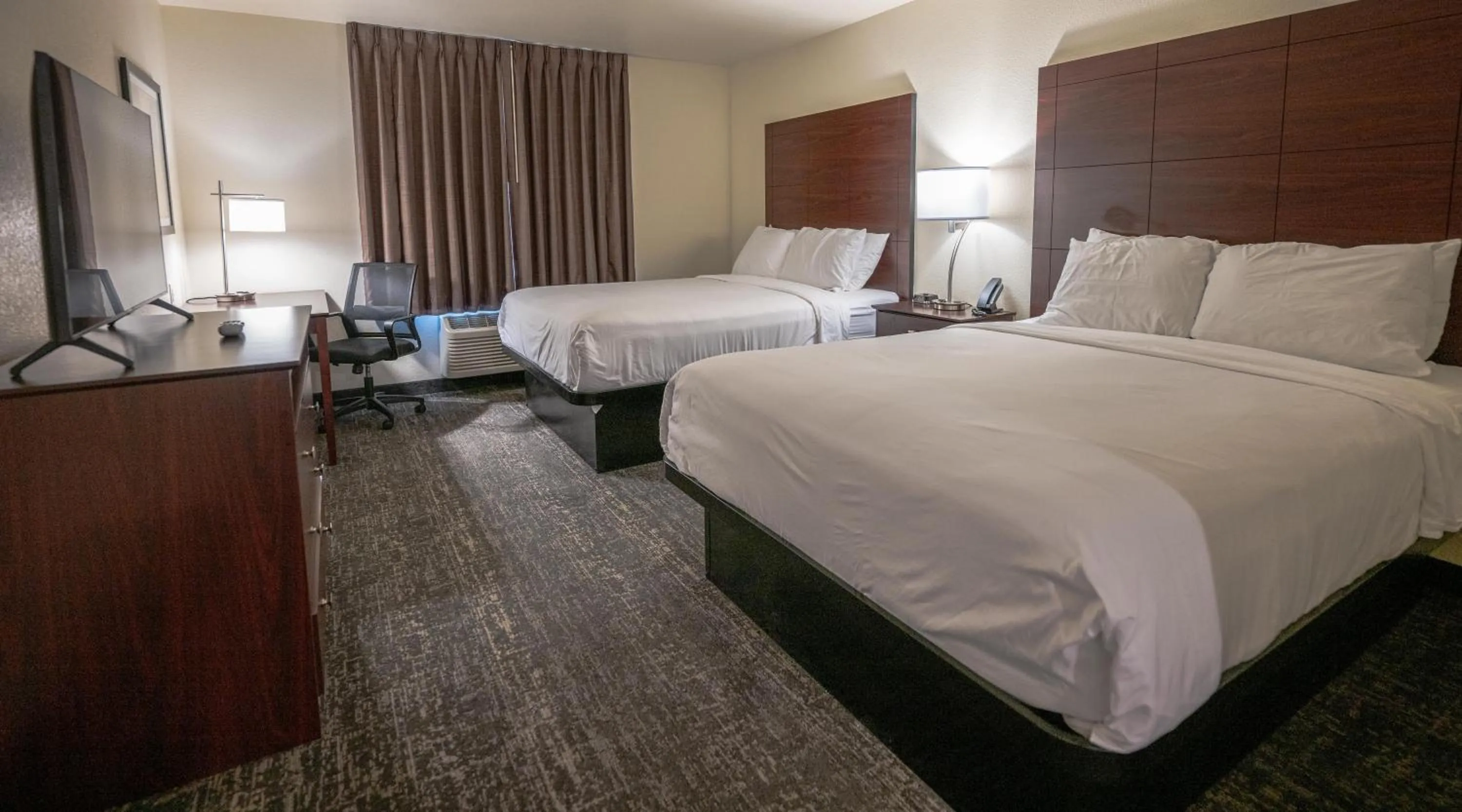 Bedroom, Bed in Cobblestone Hotel & Suites - Lamar