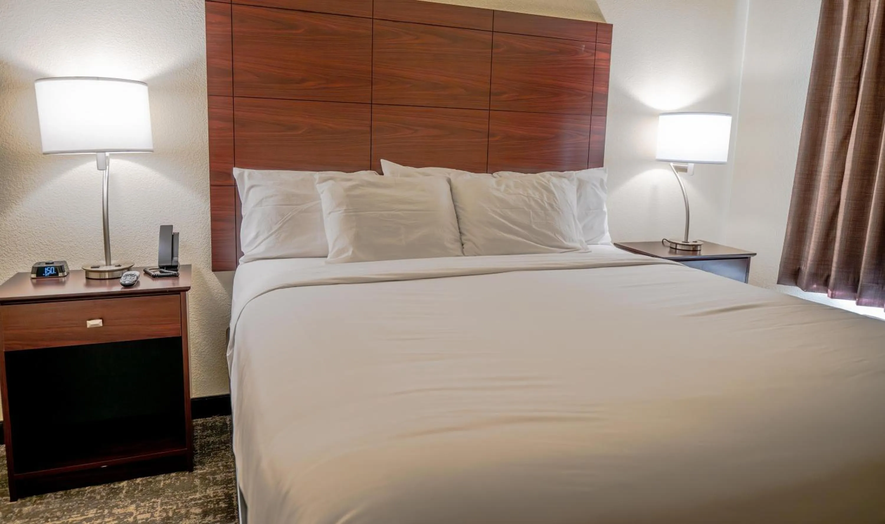 Bed in Cobblestone Hotel & Suites - Lamar