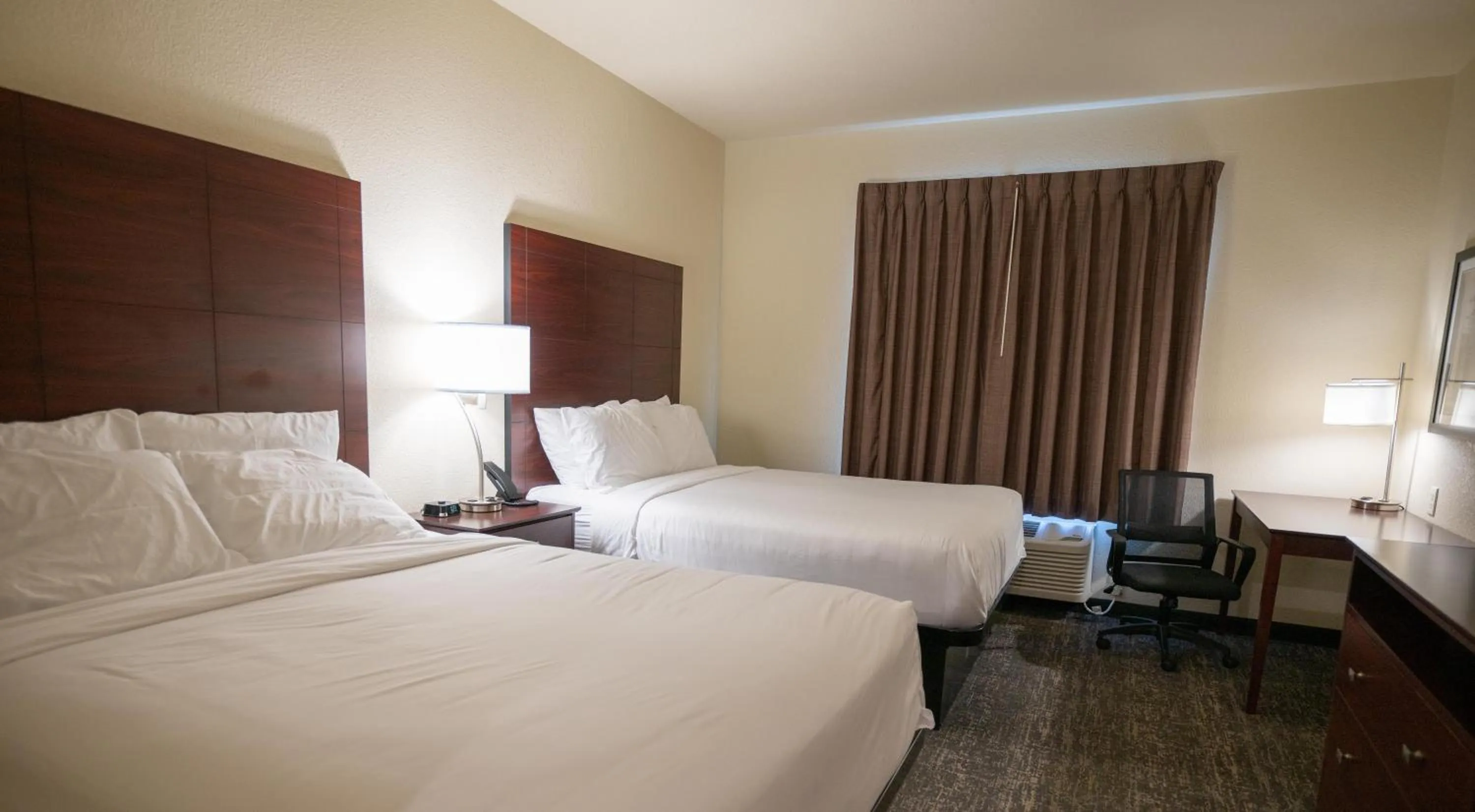 Bedroom, Bed in Cobblestone Hotel & Suites - Lamar