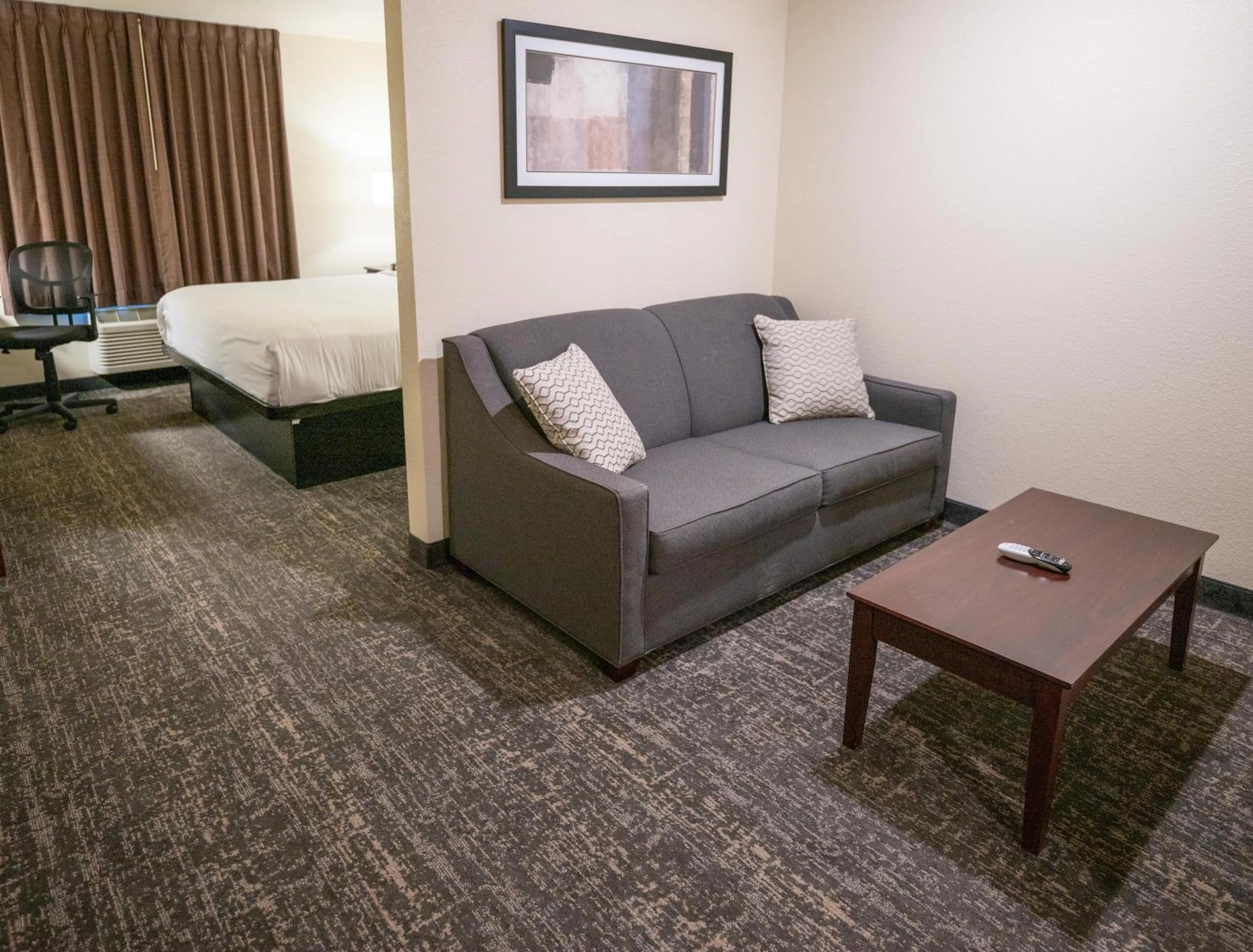 Bedroom in Cobblestone Hotel & Suites - Lamar