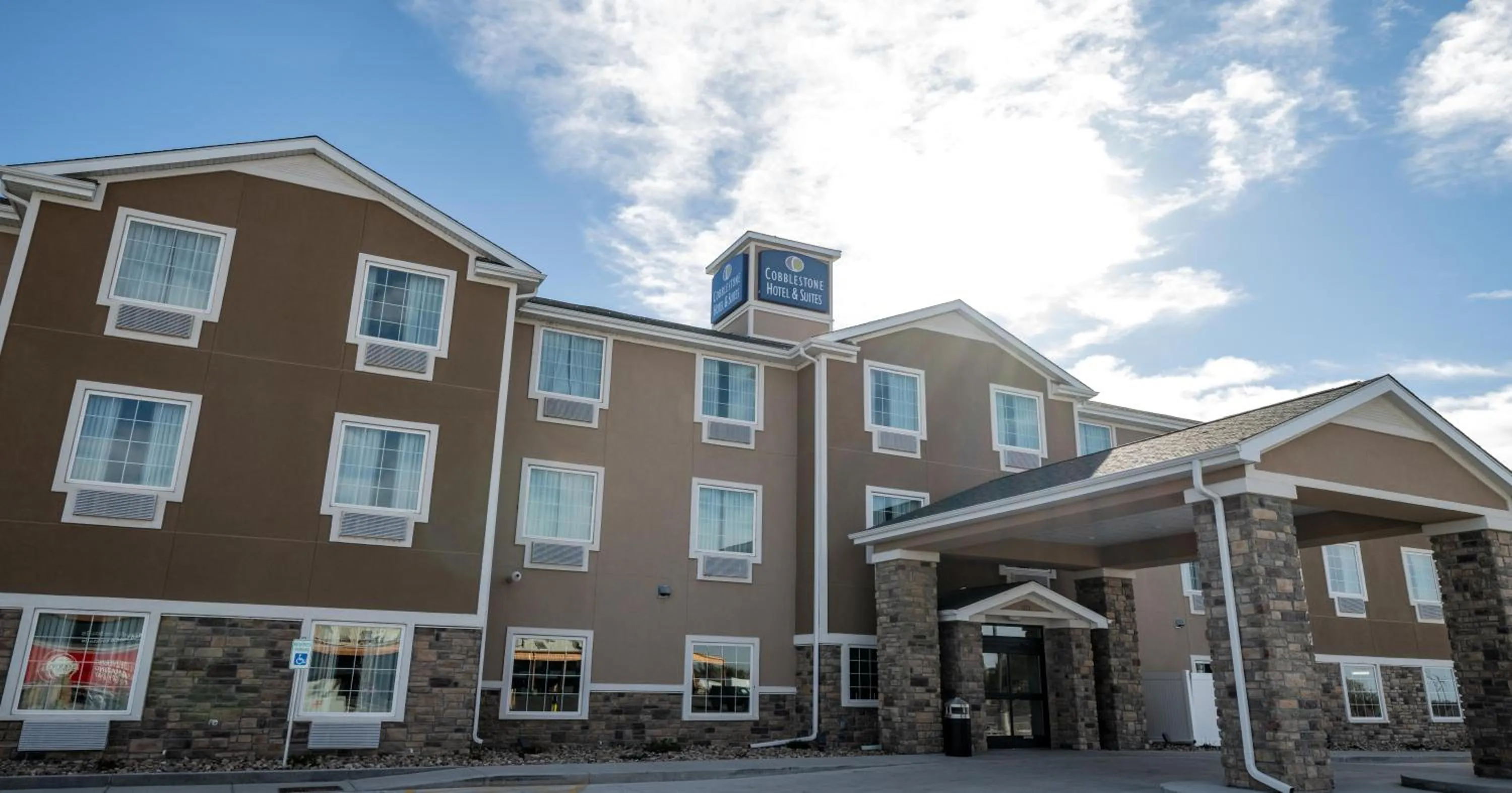 Property building in Cobblestone Hotel & Suites - Lamar