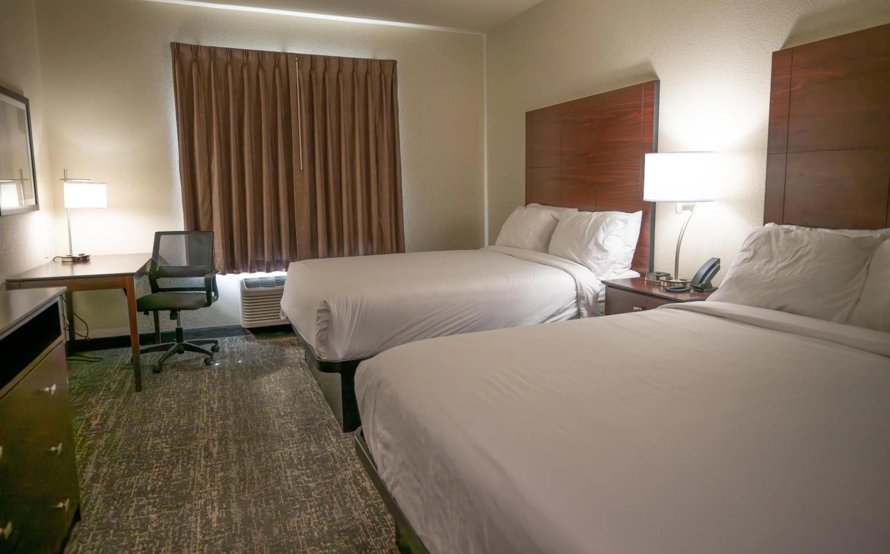 Bedroom, Bed in Cobblestone Hotel & Suites - Lamar