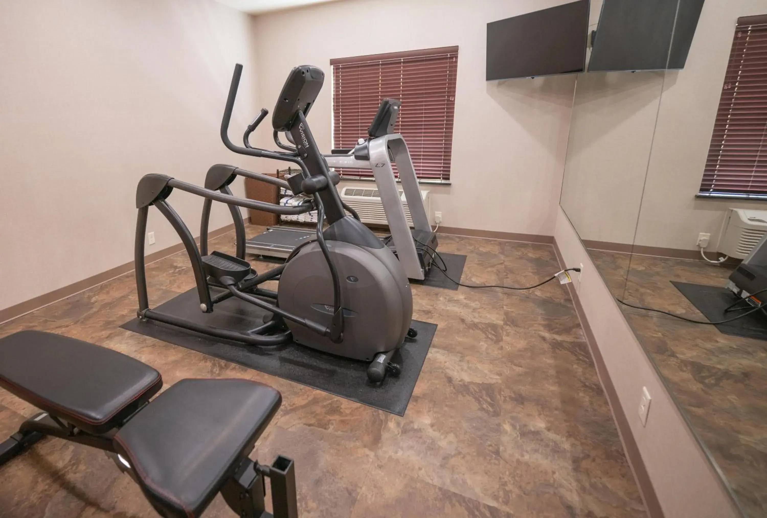 Fitness centre/facilities in Cobblestone Hotel & Suites - Lamar Fitness centre/facilities in Cobblestone Hotel & Suites - Lamar