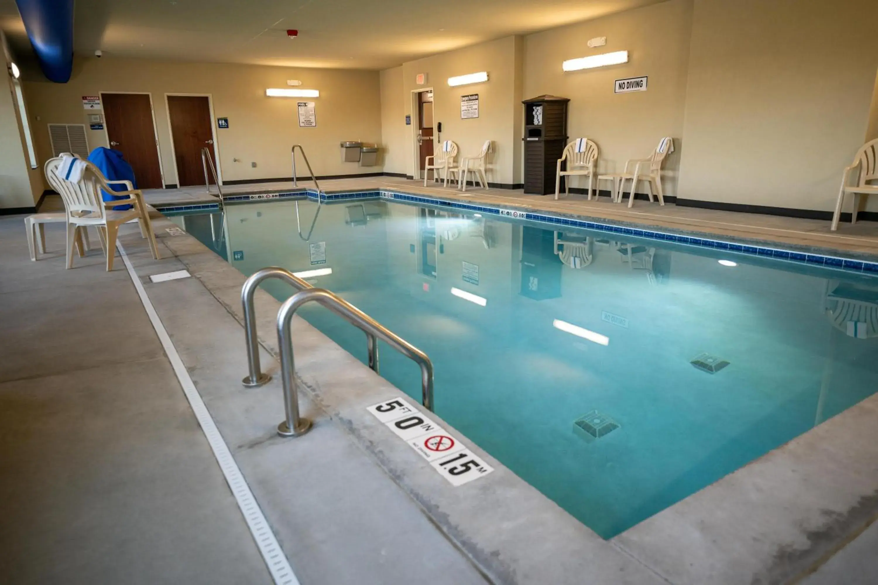 Swimming pool in Cobblestone Hotel & Suites - Lamar Swimming pool in Cobblestone Hotel & Suites - Lamar