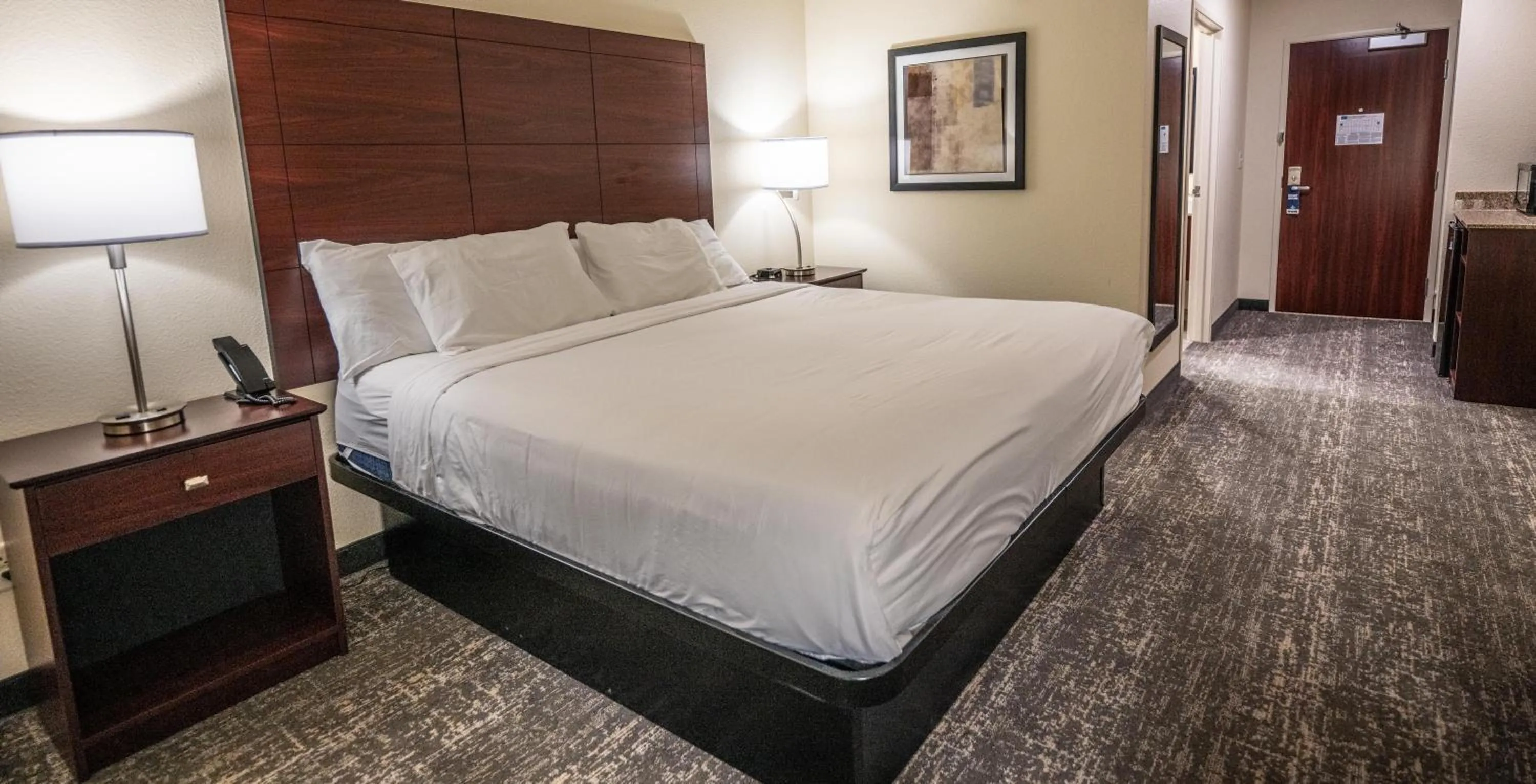 Bedroom, Bed in Cobblestone Hotel & Suites - Lamar