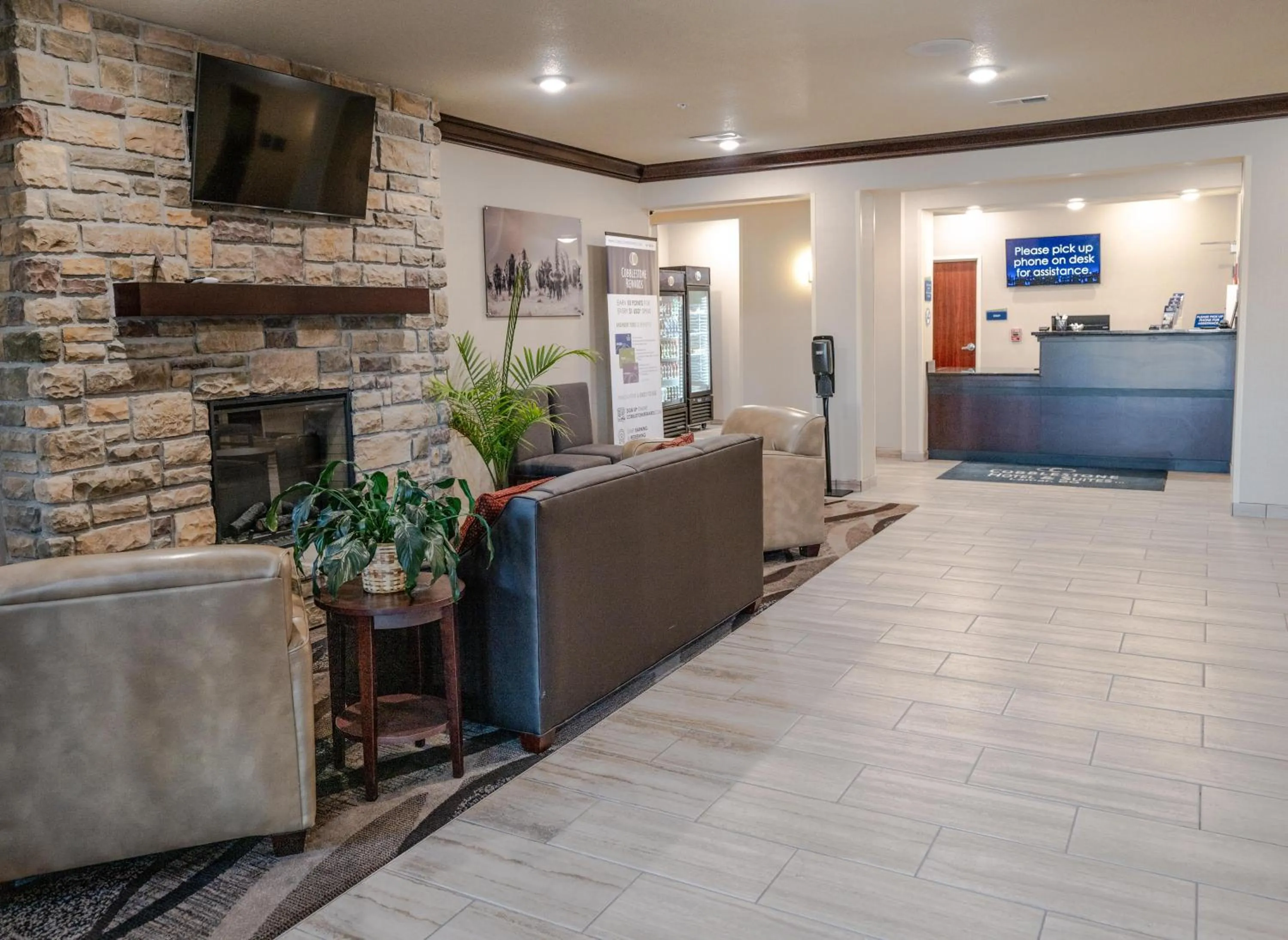 Lobby or reception in Cobblestone Hotel & Suites - Lamar