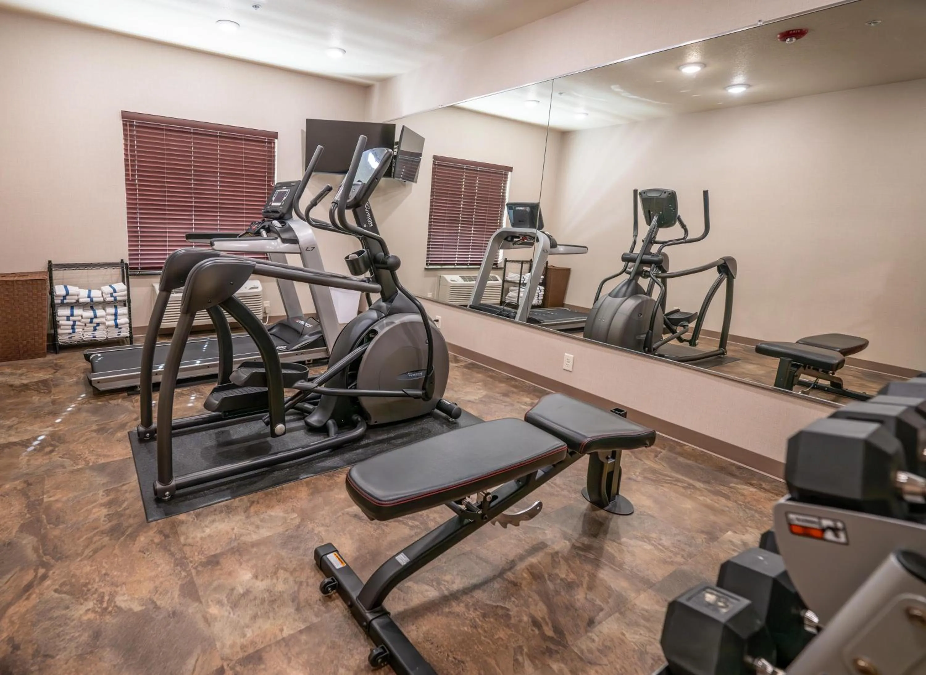 Fitness centre/facilities in Cobblestone Hotel & Suites - Lamar