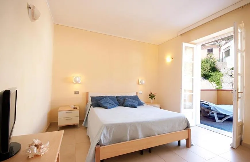 Bed in Appartamenti - Villa Mare