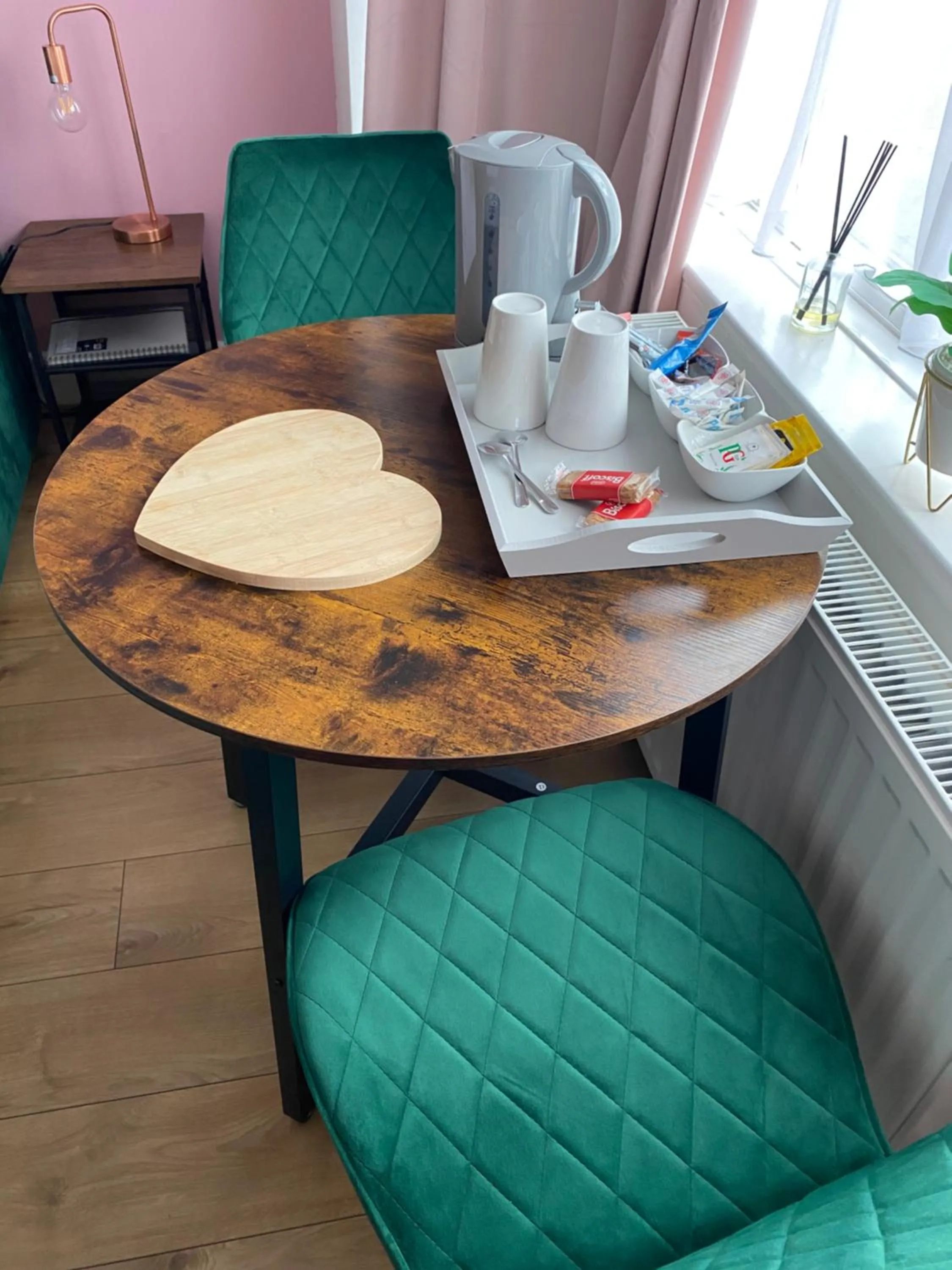 The Lily Pad near Poole Dorset Self contained private entrance and free parking