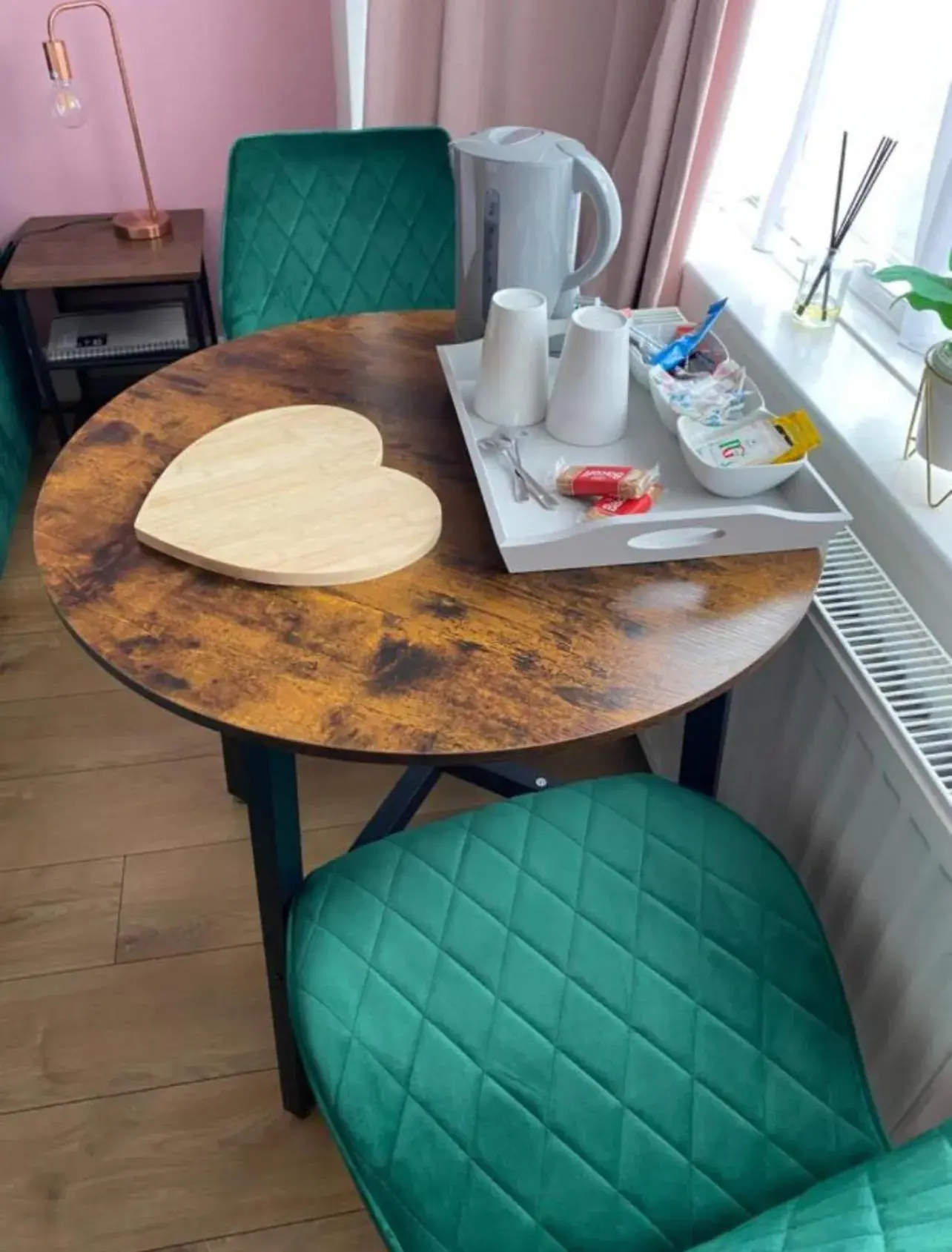 Double Room in The Lily Pad near Poole Dorset Self contained private entrance and free parking Double Room in The Lily Pad near Poole Dorset Self contained private entrance and free parking