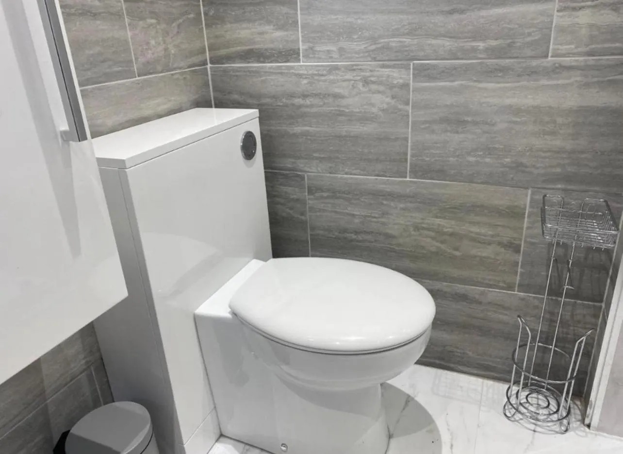 The Lily Pad near Poole Dorset Self contained private entrance and free parking