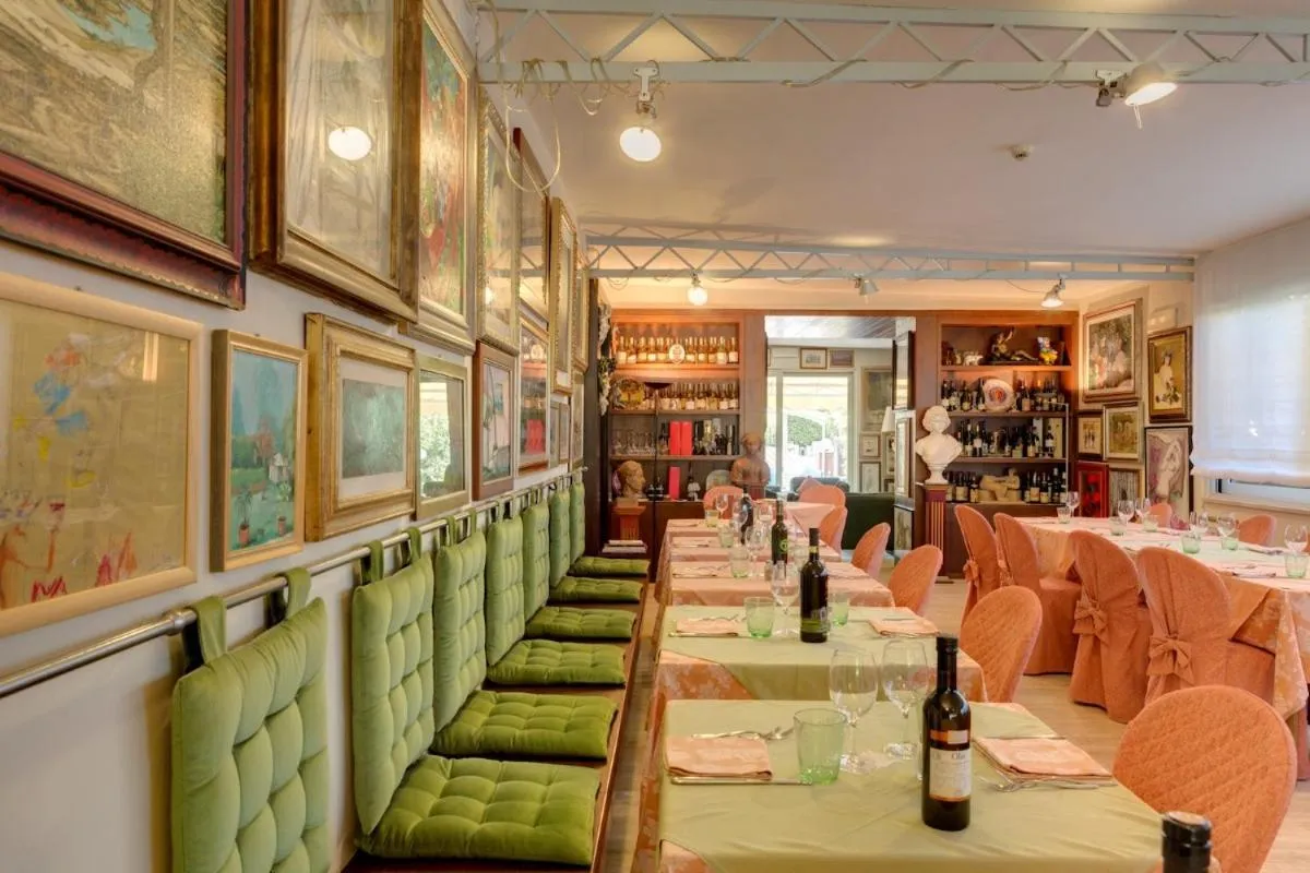 Restaurant/places to eat in Hotel Bacco