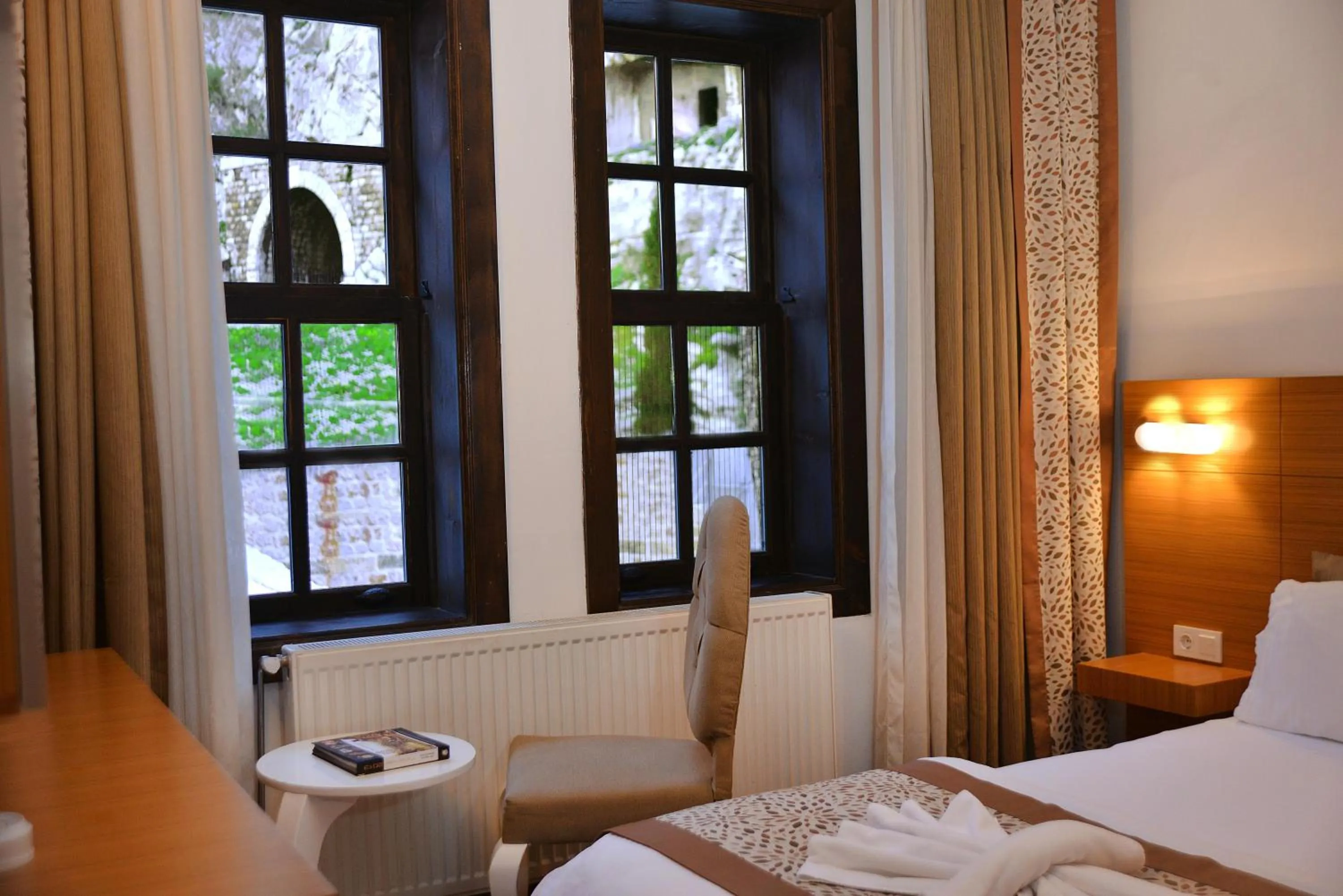 Photo of the whole room, Bed in Uluhan Hotel